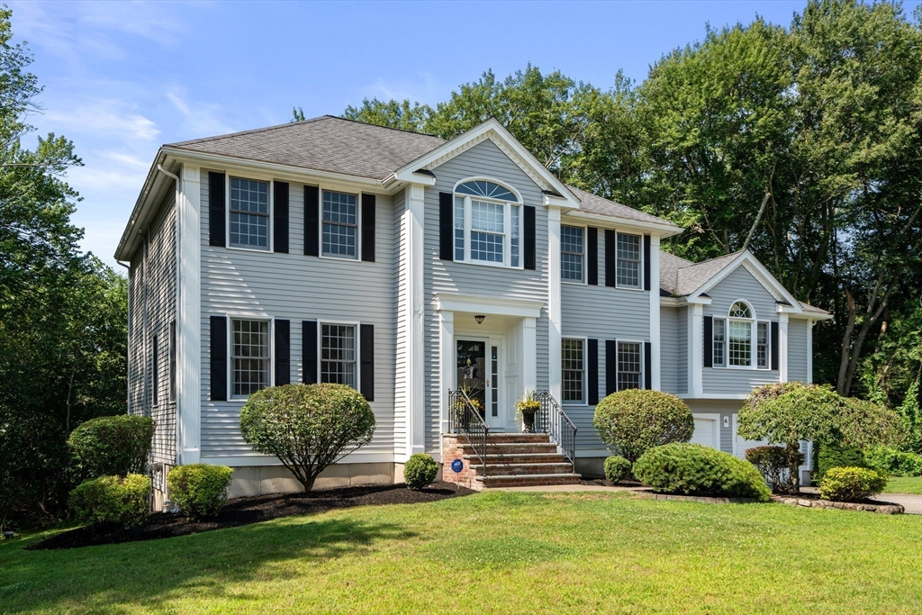 Lynnfield, Massachusetts, 01940, United States, 4 Bedrooms Bedrooms, ,3 BathroomsBathrooms,Residential,For Sale,1900631