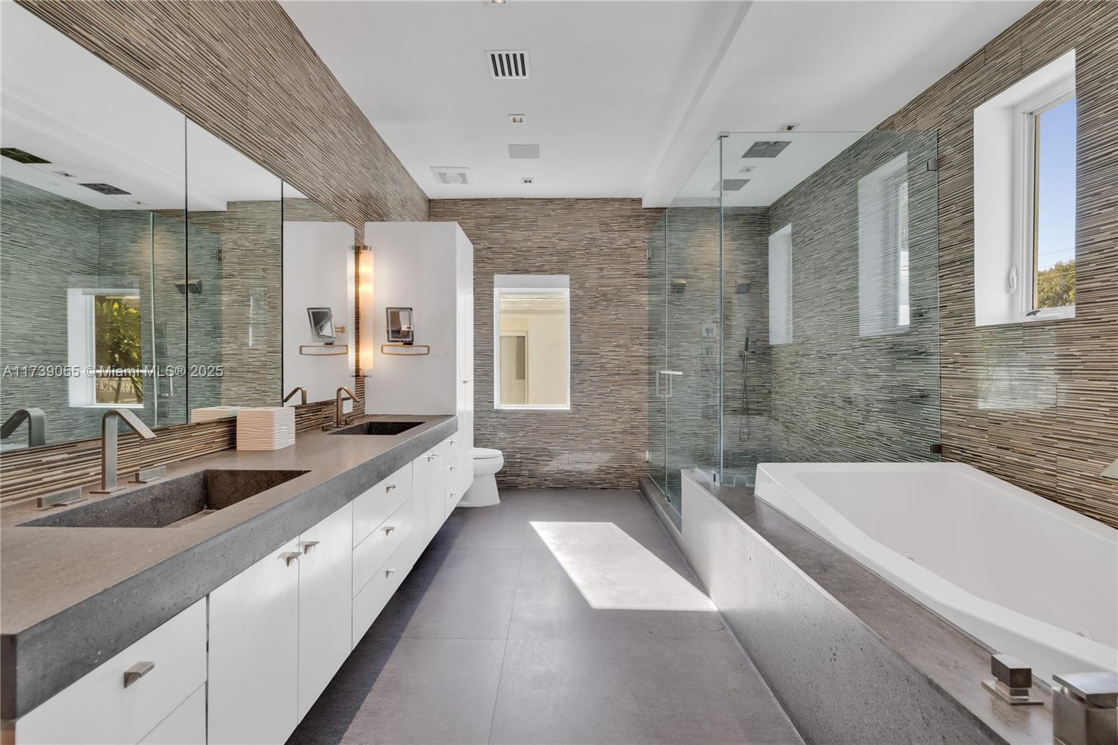 Miami Beach, Florida, 33140, United States, 7 Bedrooms Bedrooms, ,6 BathroomsBathrooms,Residential,For Sale,1794906