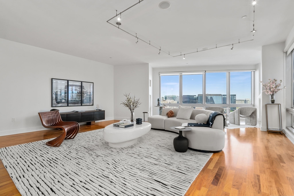 Boston, Massachusetts, 02210, United States, 3 Bedrooms Bedrooms, ,4 BathroomsBathrooms,Residential,For Sale,1821296