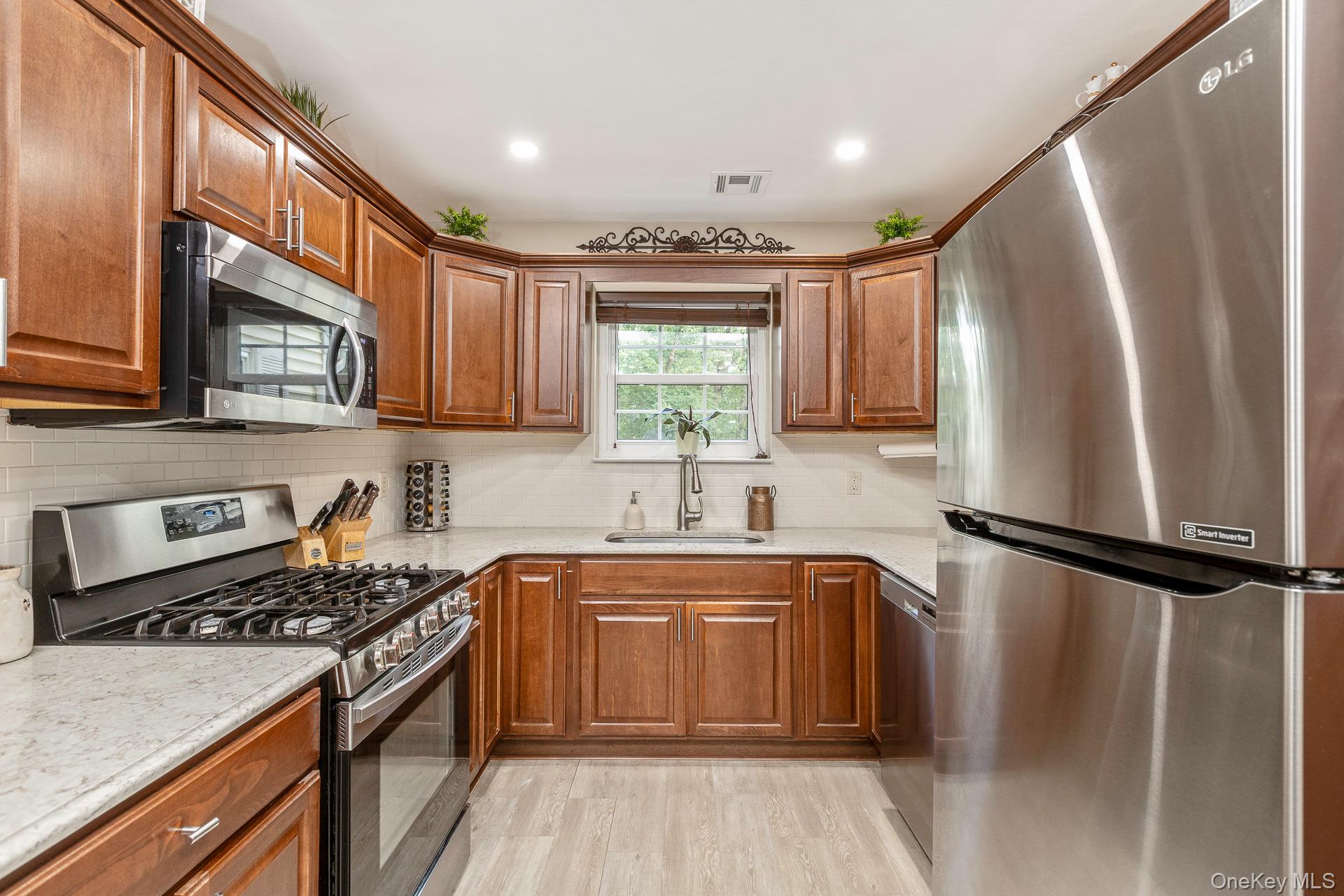 Middle Island, New York, 11953, United States, 3 Bedrooms Bedrooms, ,3 BathroomsBathrooms,Residential,For Sale,1932186