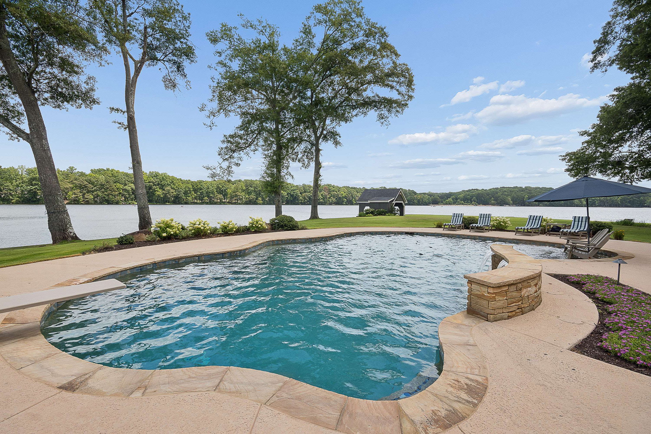  Lake Peachtree
