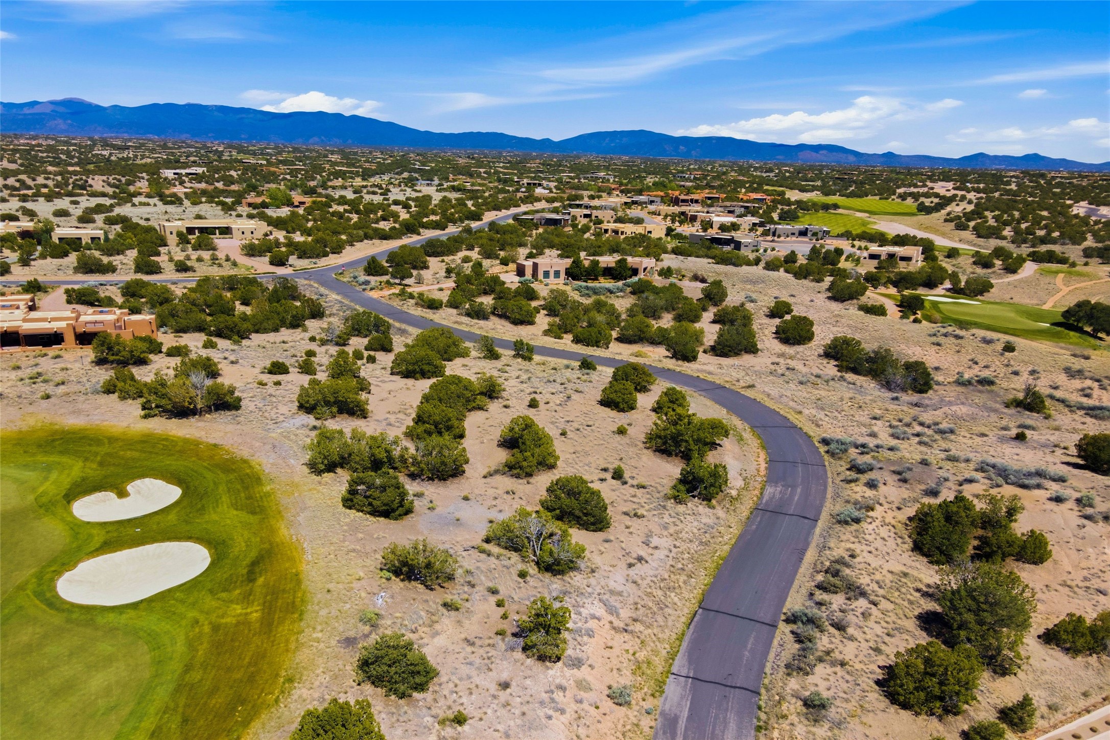  3 Plaza Velasquez Lot 44 - 物件實景