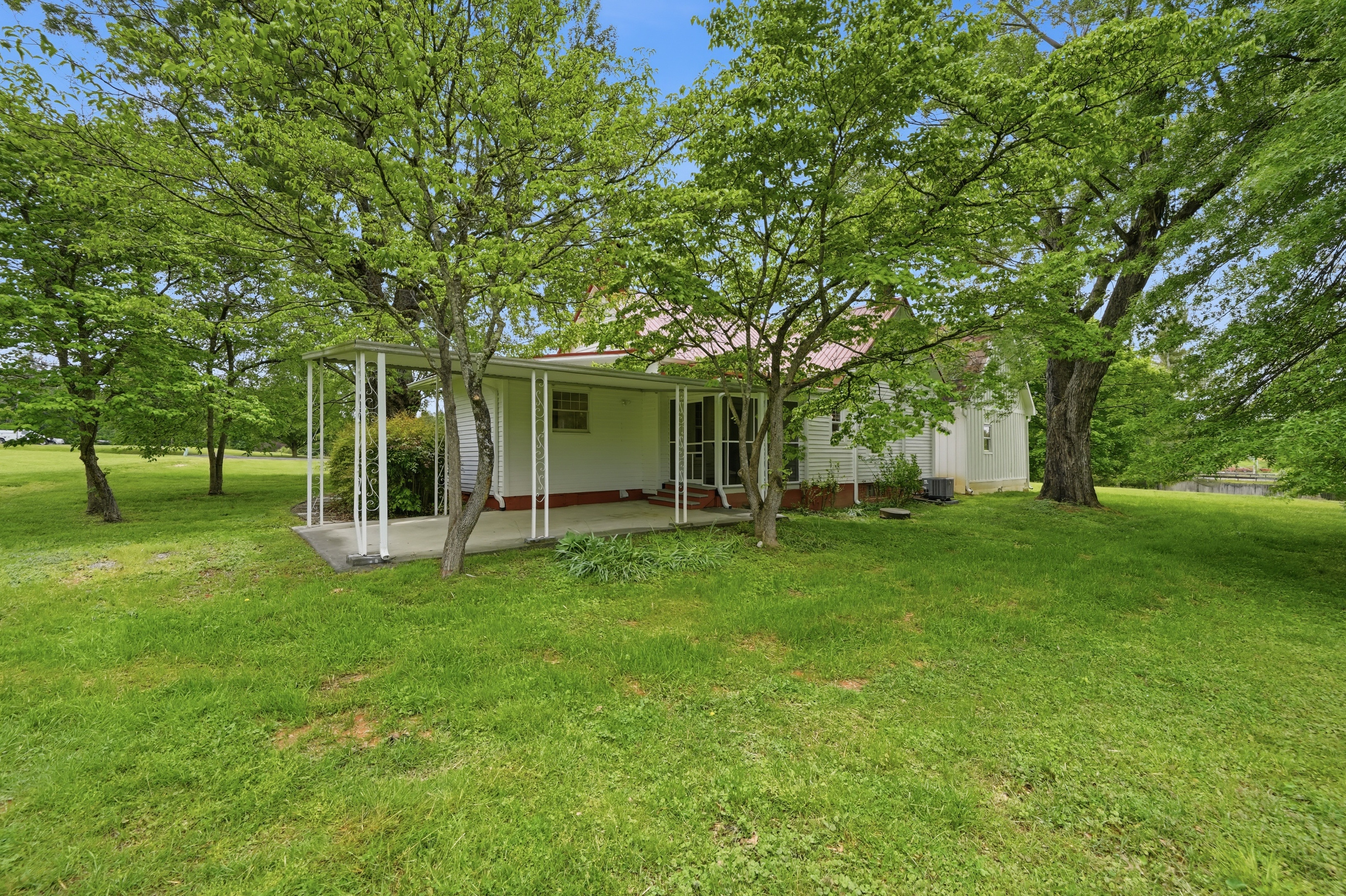  240 Maplehurst Lane, Bluff City, TN 37618 - 物件實景