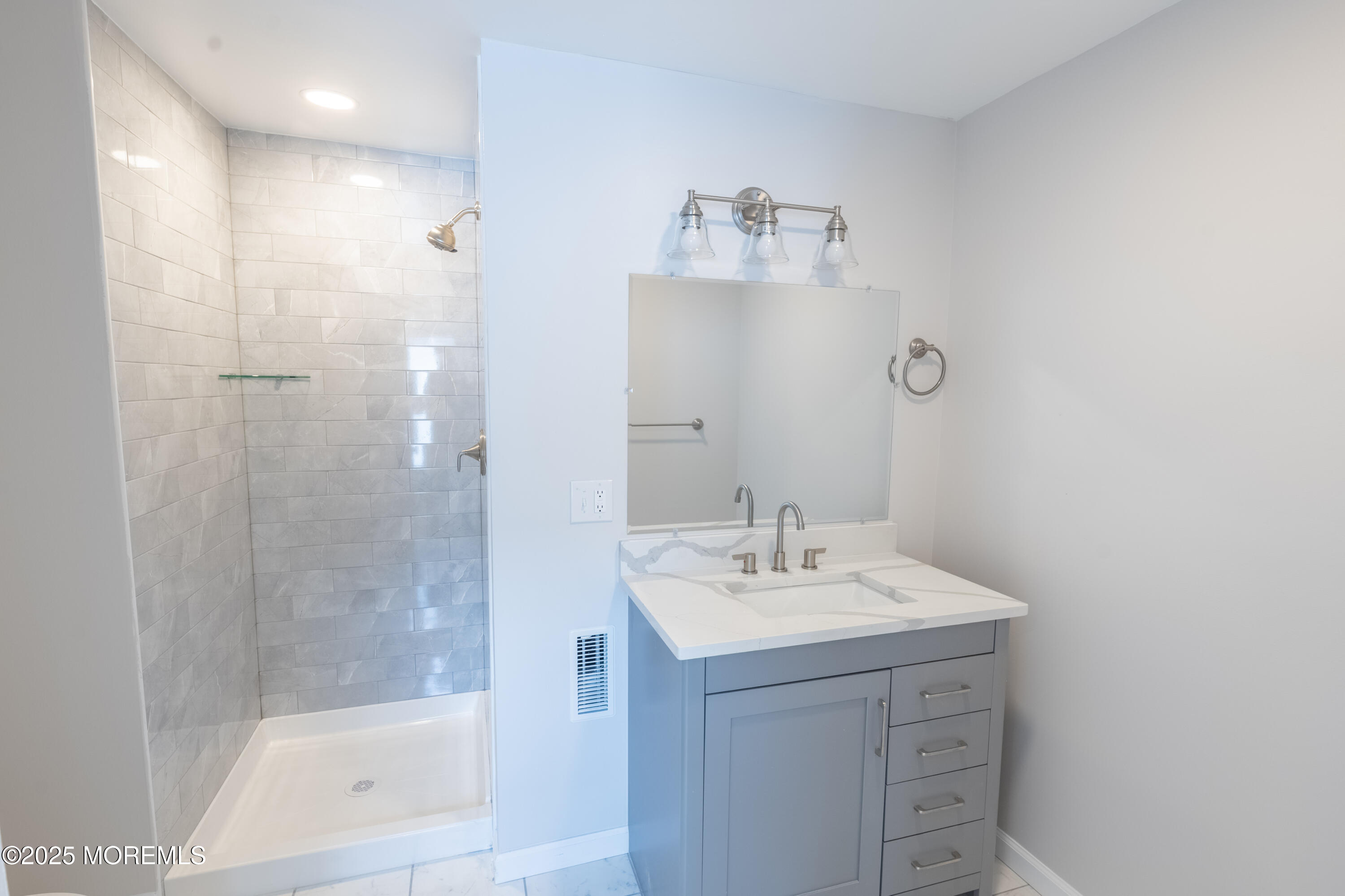 Englishtown, New Jersey, 07726, United States, 6 Bedrooms Bedrooms, ,4 BathroomsBathrooms,Residential,For Sale,1908199