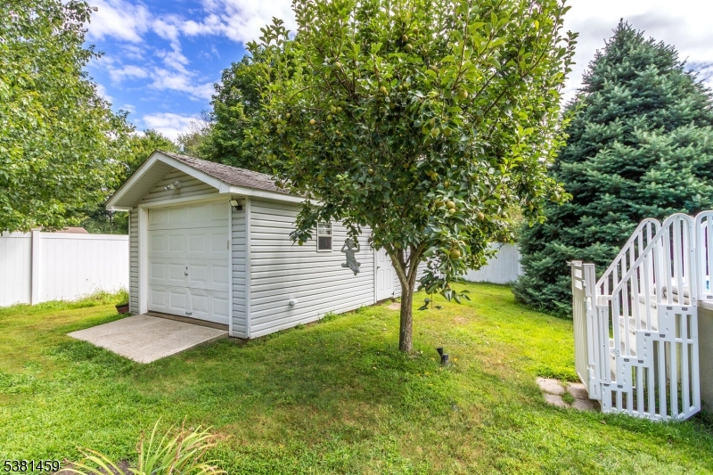 Roxbury Twp., New Jersey, 07876, United States, 4 Bedrooms Bedrooms, ,3 BathroomsBathrooms,Residential,For Sale,1934479