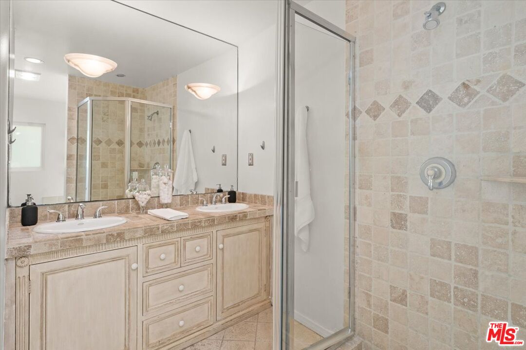 Los Angeles, California, 90049, United States, 3 Bedrooms Bedrooms, ,3 BathroomsBathrooms,Residential,For Sale,1908650