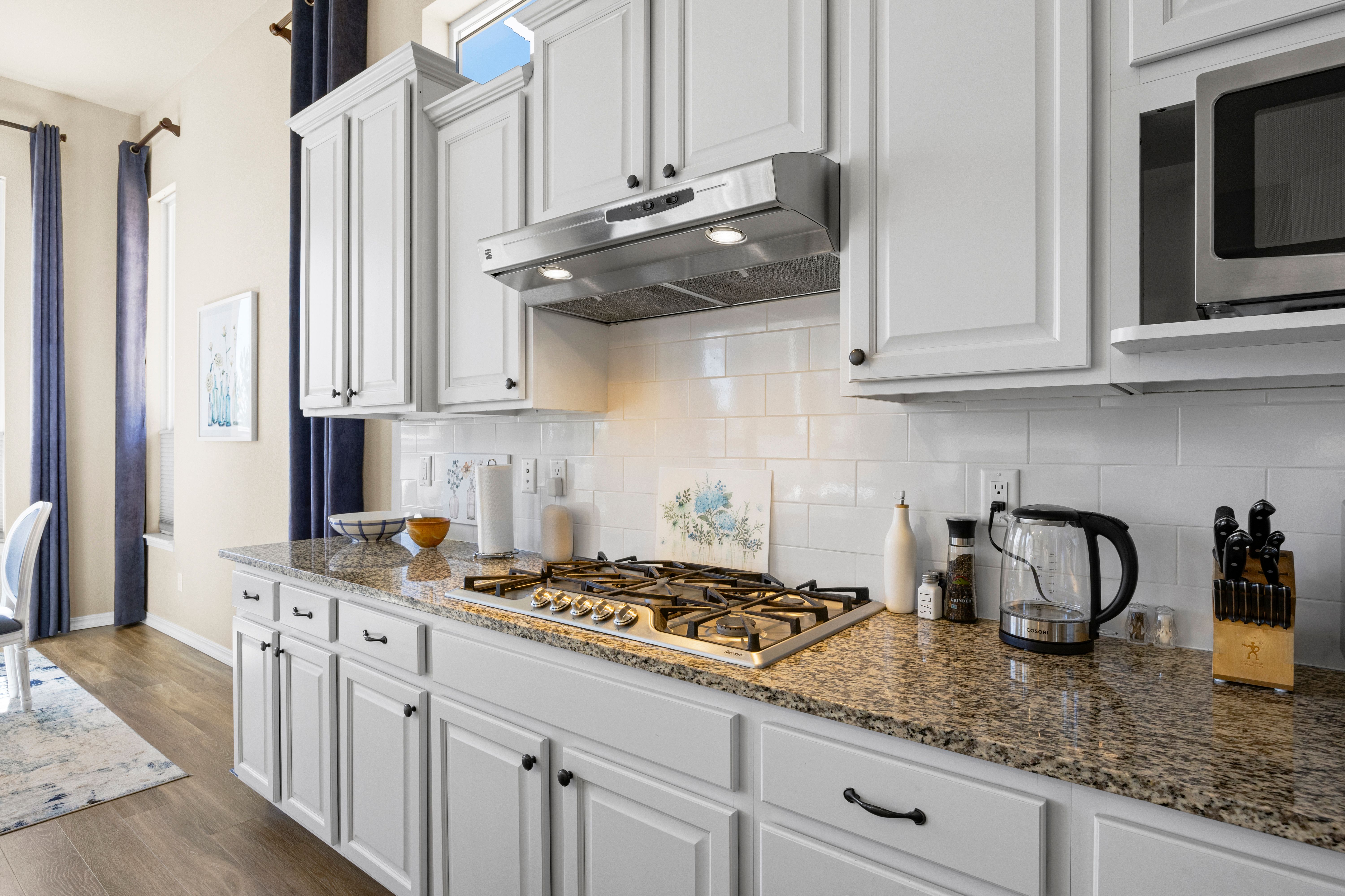  Open, Spacious, Upgraded, Walkout Rancher is Meticulous and with Views - 物件實景