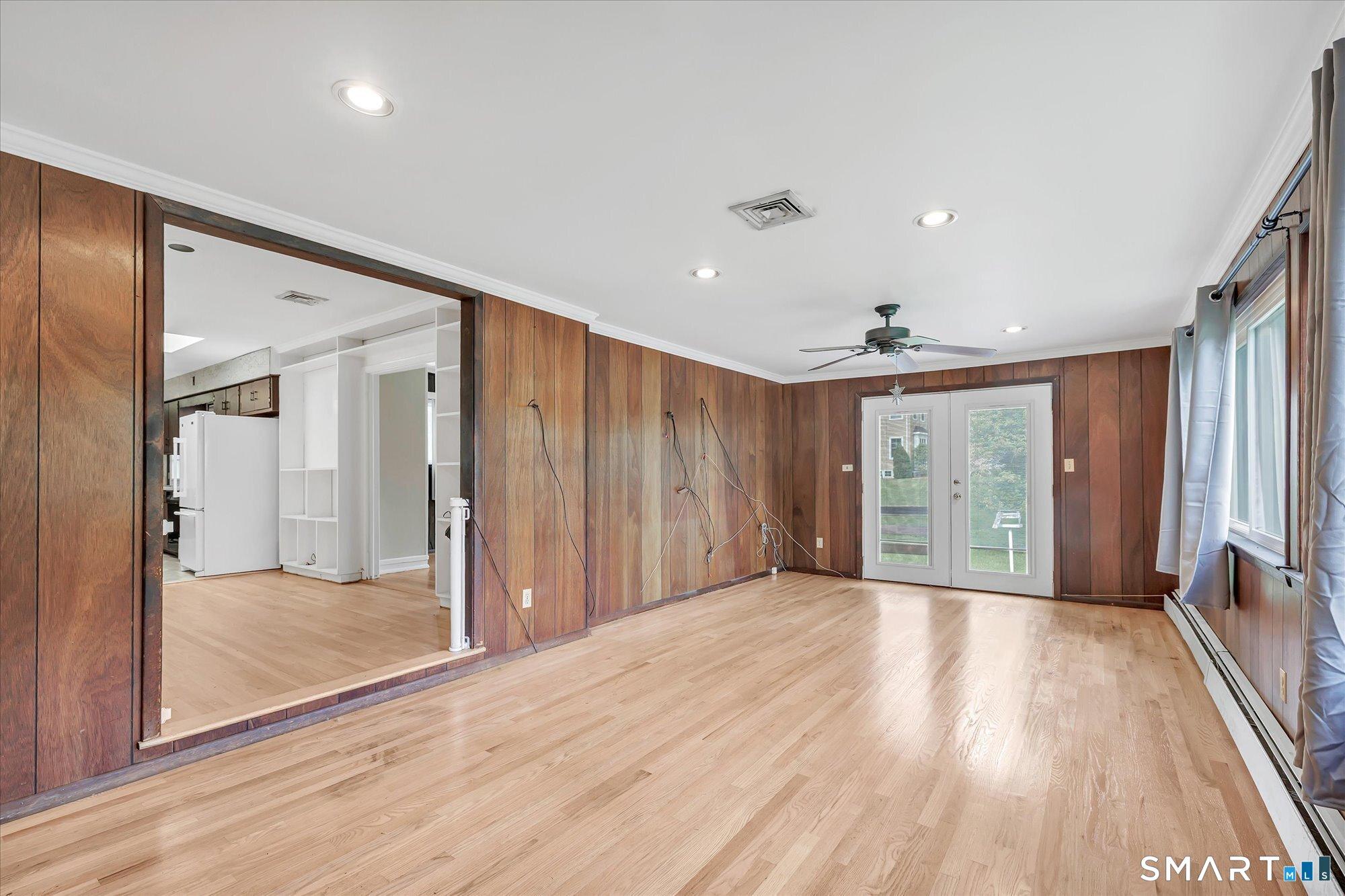 Trumbull, Connecticut, 06611, United States, 3 Bedrooms Bedrooms, ,2 BathroomsBathrooms,Residential,For Sale,2048685