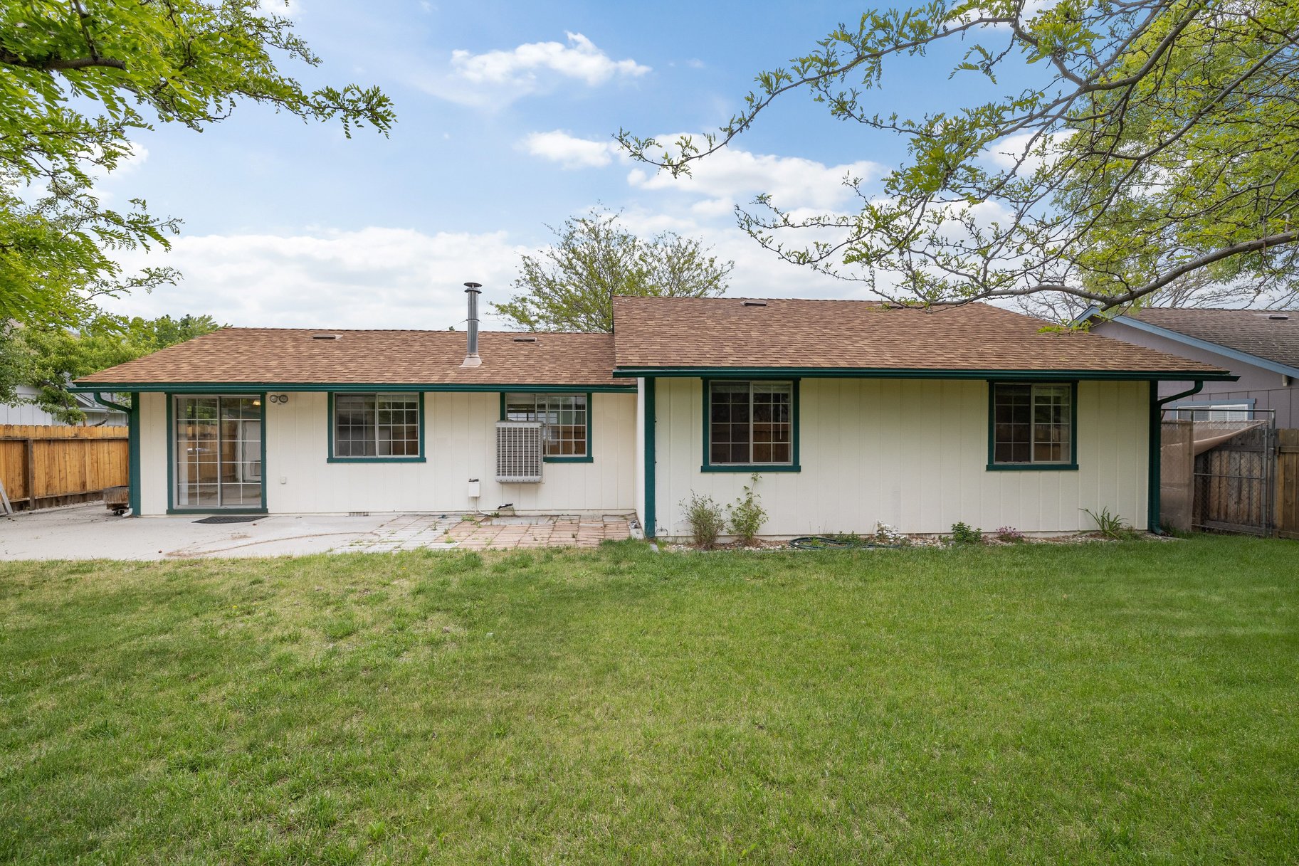 Move-in Ready. Great starter or investment home - 物件實景