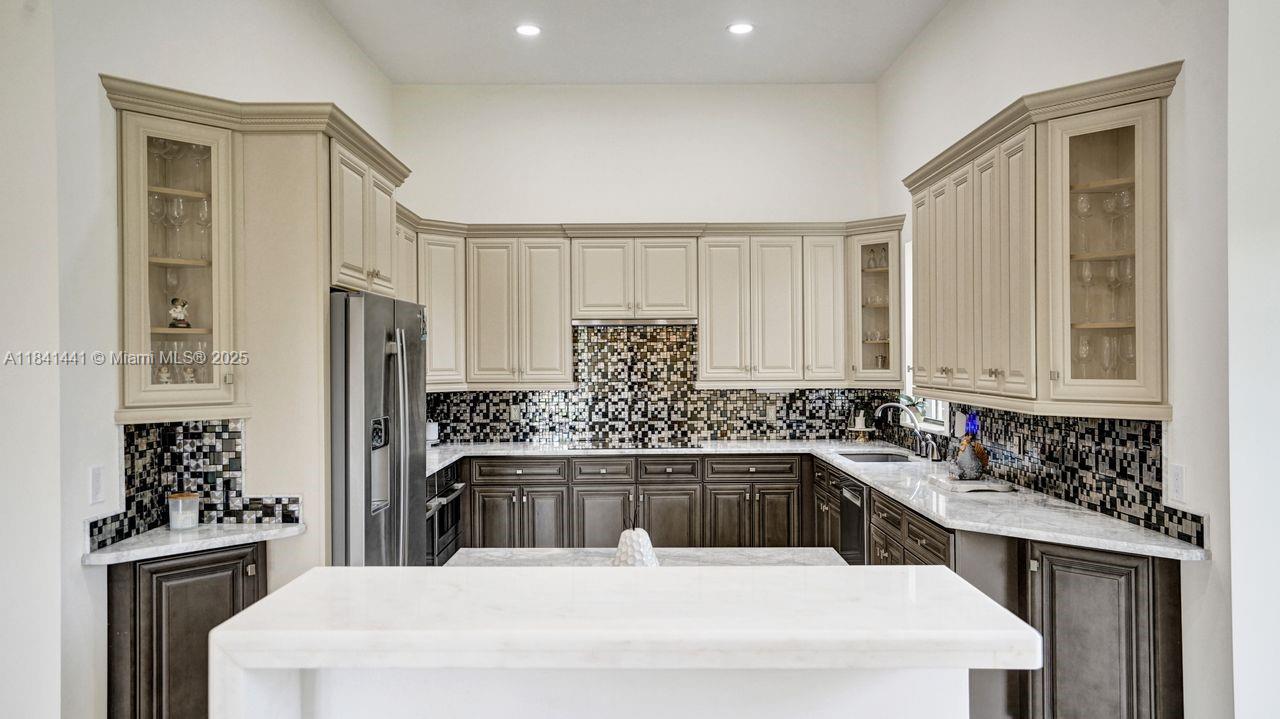Davie, Florida, 33330, United States, 5 Bedrooms Bedrooms, ,5 BathroomsBathrooms,Residential,For Sale,1896833