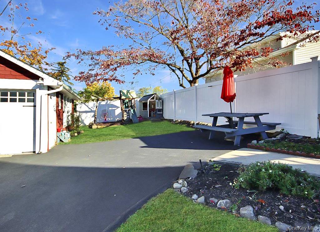 Garnerville, New York, 10923, United States, 3 Bedrooms Bedrooms, ,2 BathroomsBathrooms,Residential,For Sale,1974386