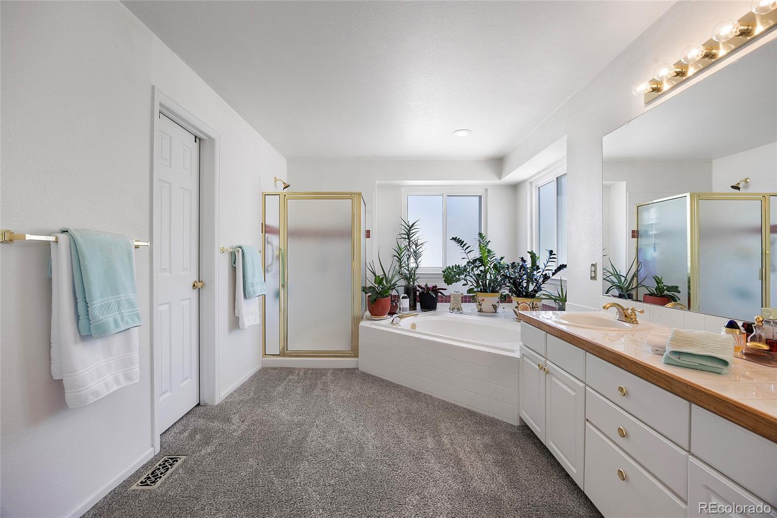 Centennial, Colorado, 80015, United States, 4 Bedrooms Bedrooms, ,3 BathroomsBathrooms,Residential,For Sale,1902637