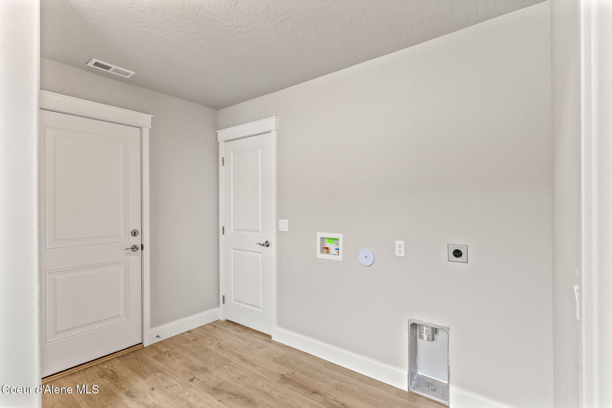 Rathdrum, Idaho, 83858, United States, 4 Bedrooms Bedrooms, ,1 BathroomBathrooms,Residential,For Sale,1998857