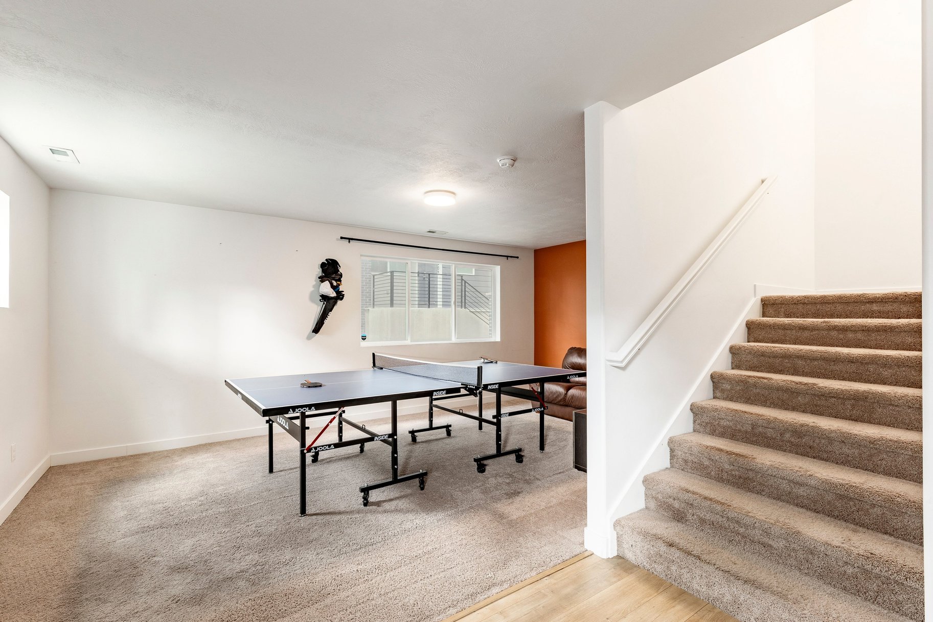  Clean and Updated End Unit Townhome - 物件實景