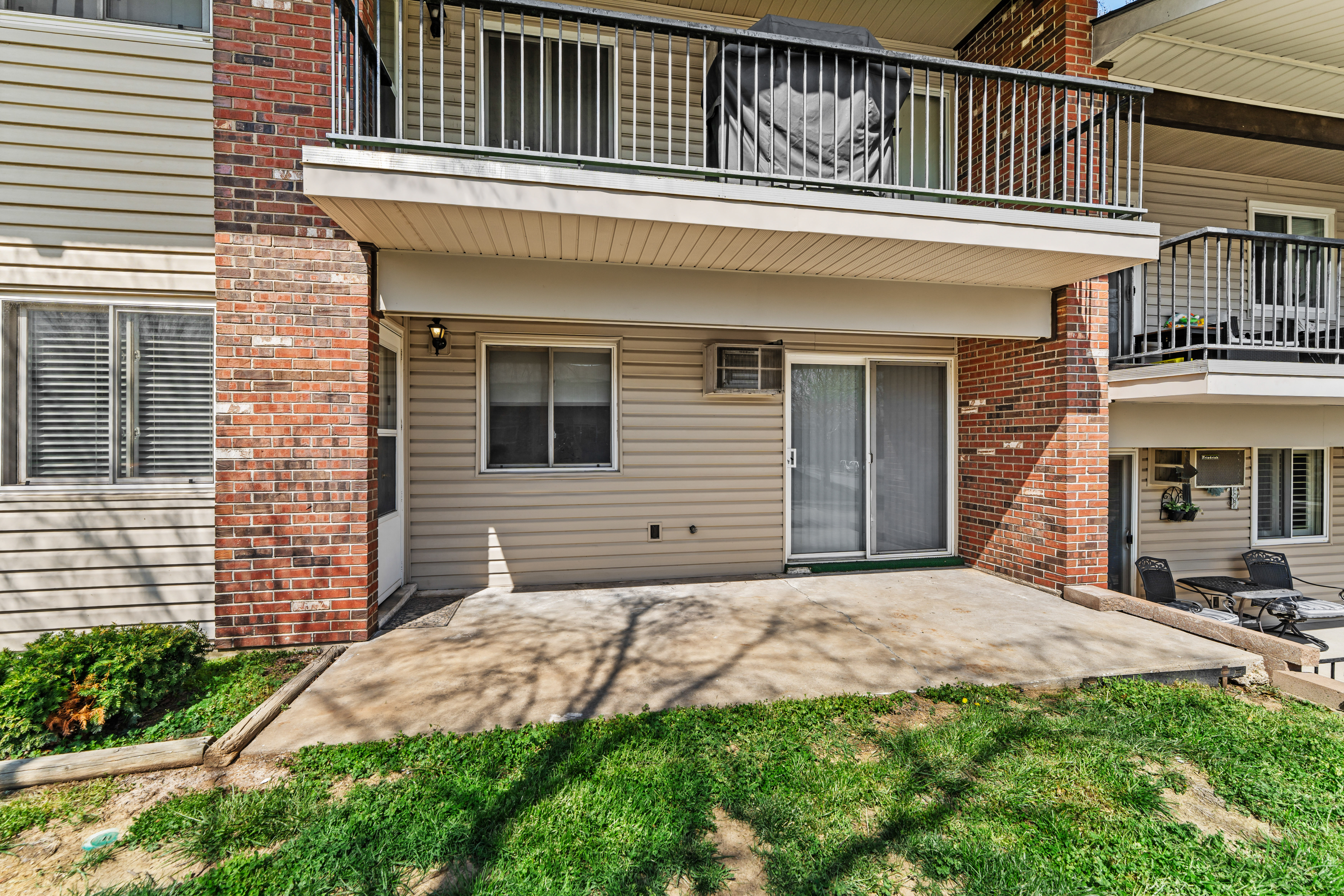  Move-In Ready Ground-Floor Condo in Mehlville School District - 物件實景
