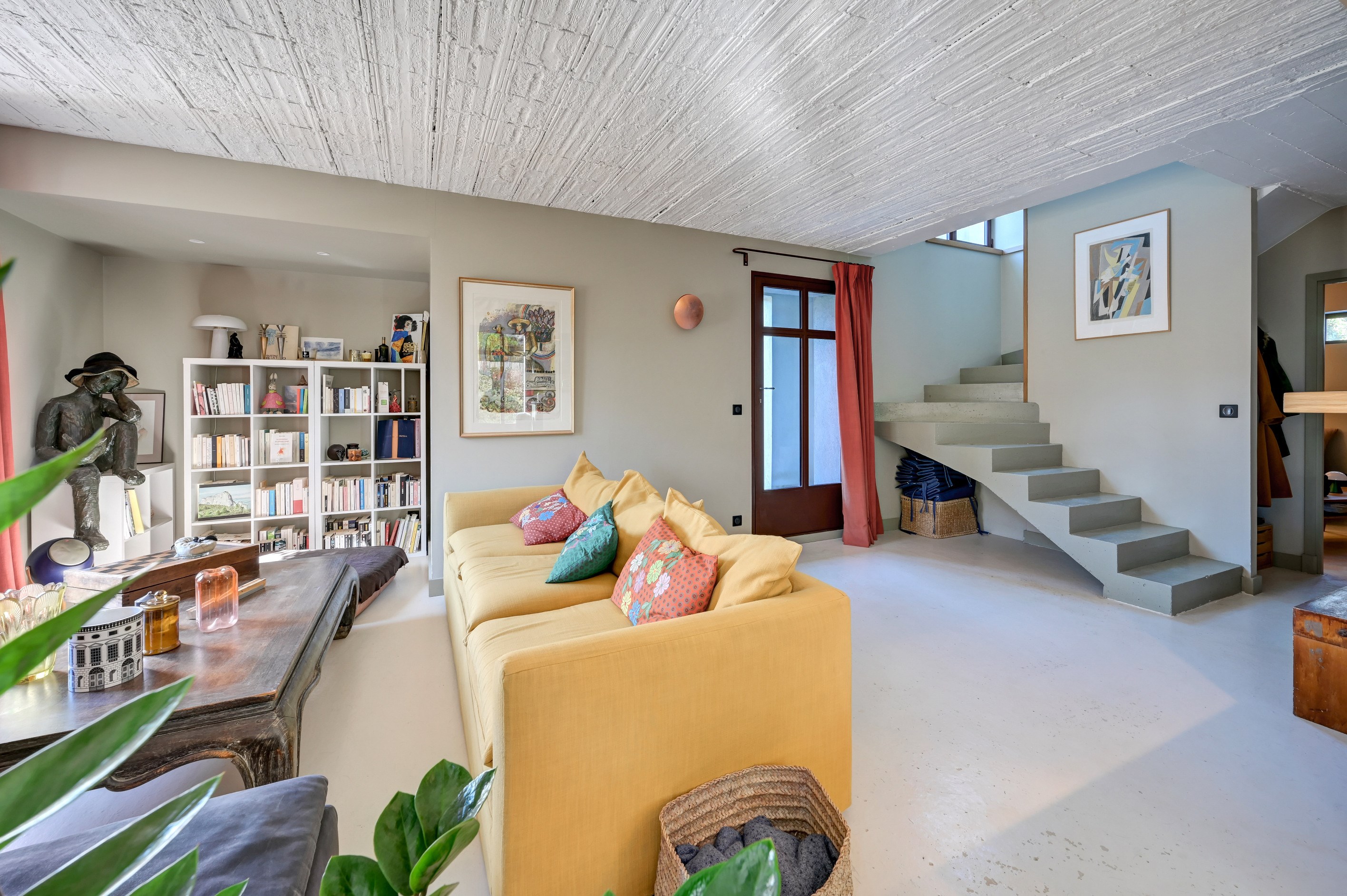  Townhouse with garden and swimming pool, 5 minutes