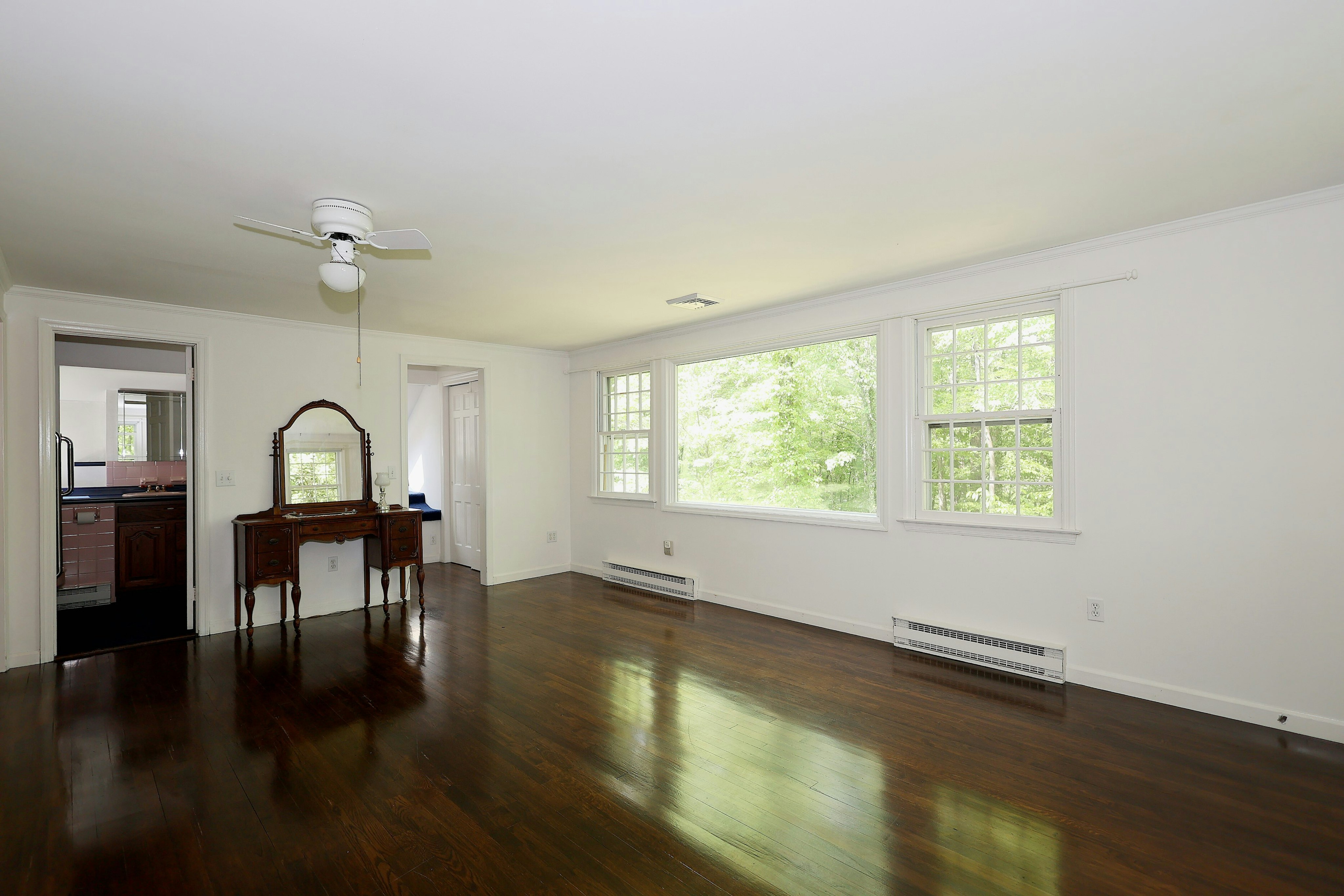  Classic New England Colonial - 物件實景