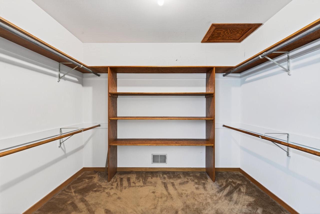 Oshkosh, Wisconsin, 54904, United States, 4 Bedrooms Bedrooms, ,3 BathroomsBathrooms,Residential,For Sale,1978045