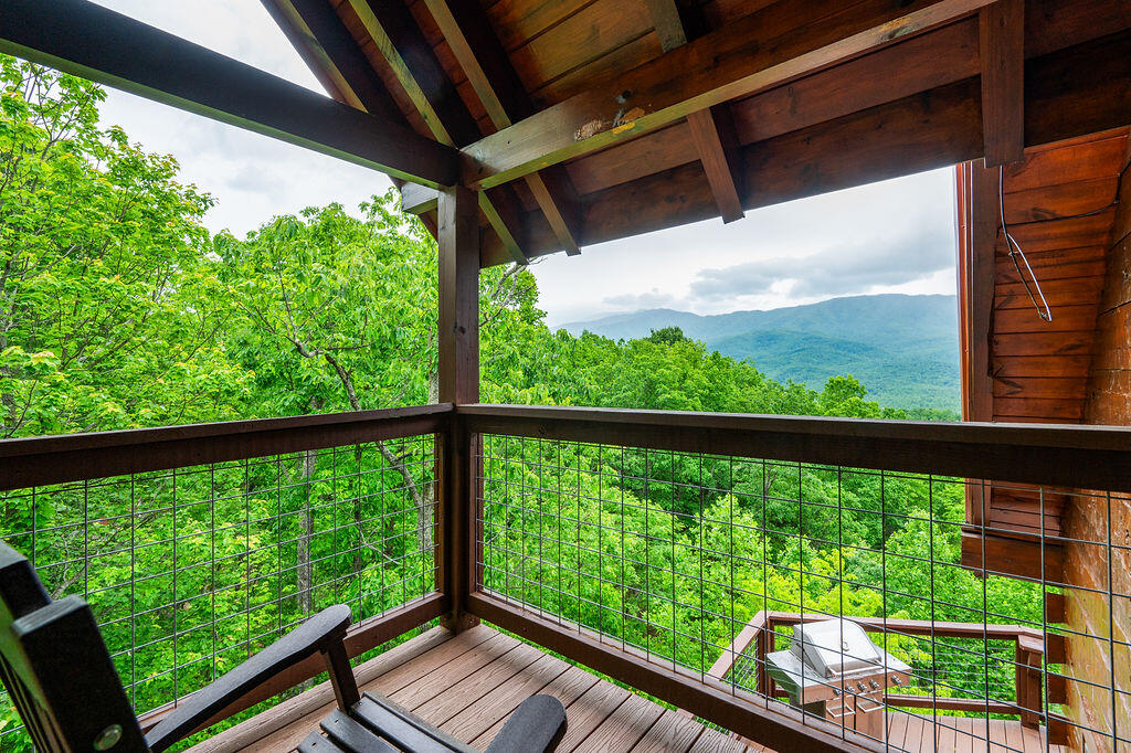 Gatlinburg, Tennessee, 37738, United States, 5 Bedrooms Bedrooms, ,6 BathroomsBathrooms,Residential,For Sale,1981295