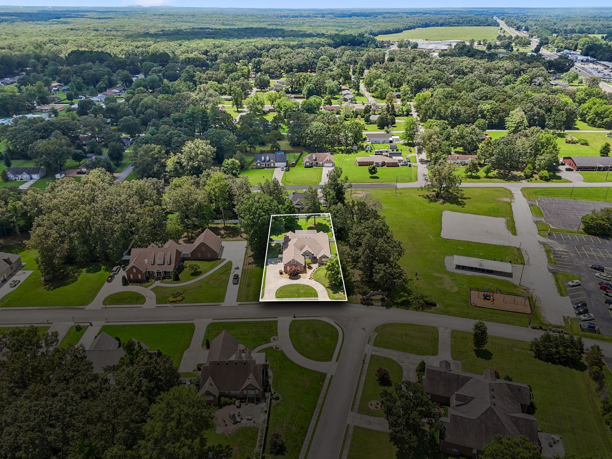 Manchester, Tennessee, 37355, United States, 4 Bedrooms Bedrooms, ,4 BathroomsBathrooms,Residential,For Sale,1937167