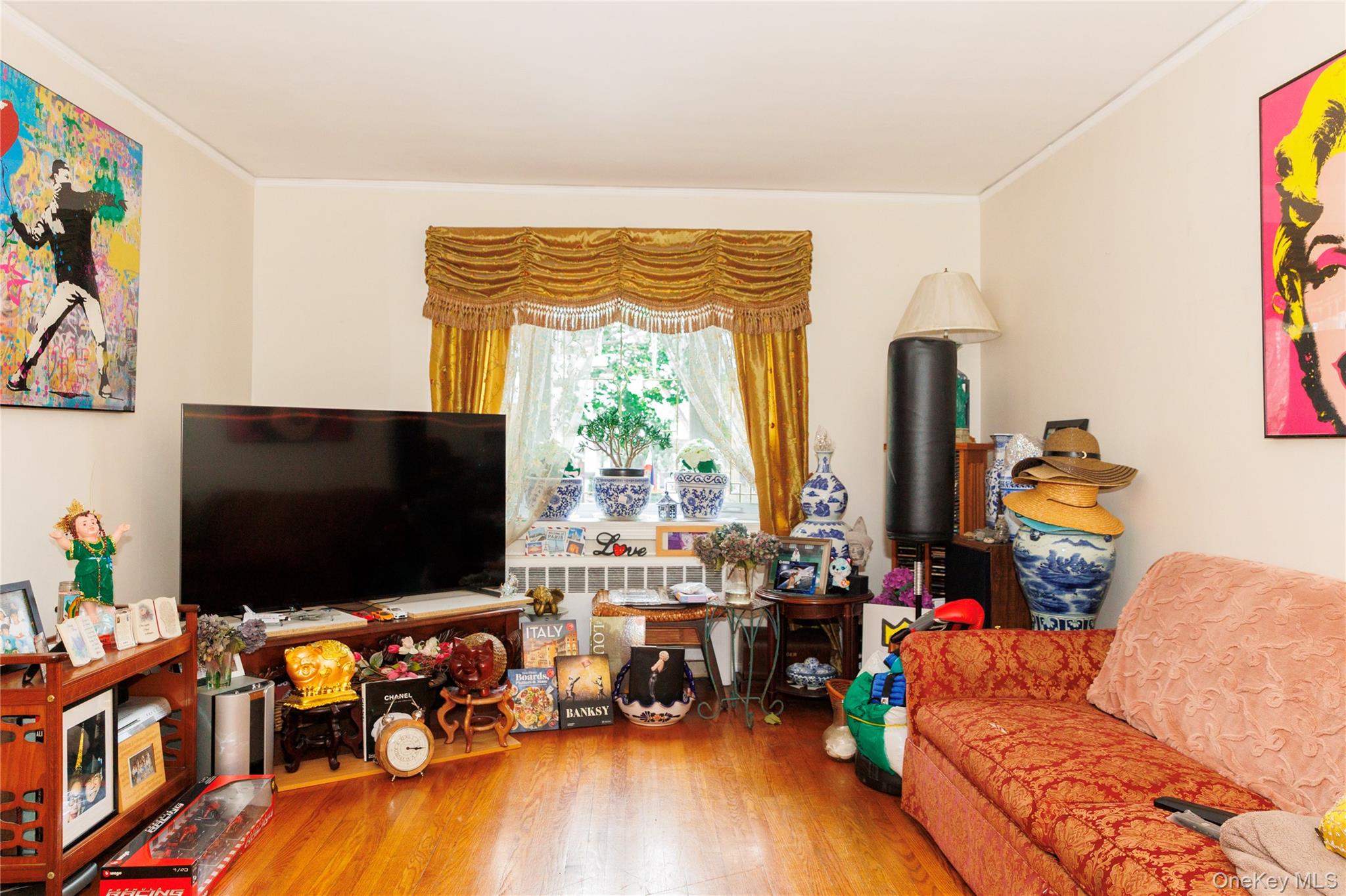 Bronx, New York, 10469, United States, 3 Bedrooms Bedrooms, ,2 BathroomsBathrooms,Residential,For Sale,1985762