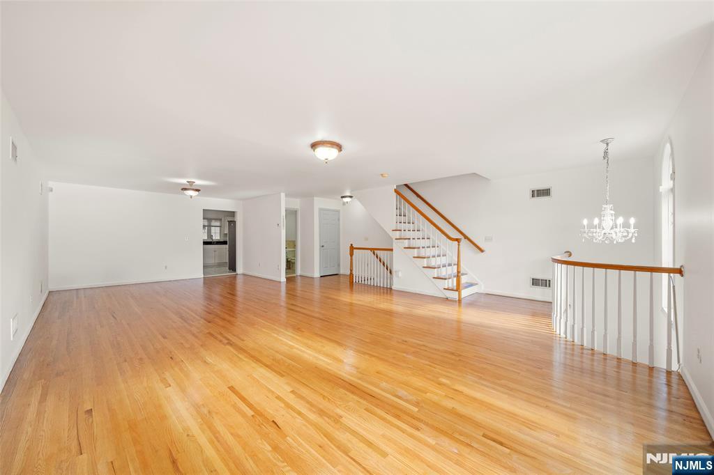 Palisades Park, New Jersey, 07650, United States, 3 Bedrooms Bedrooms, ,4 BathroomsBathrooms,Residential,For Sale,1995559