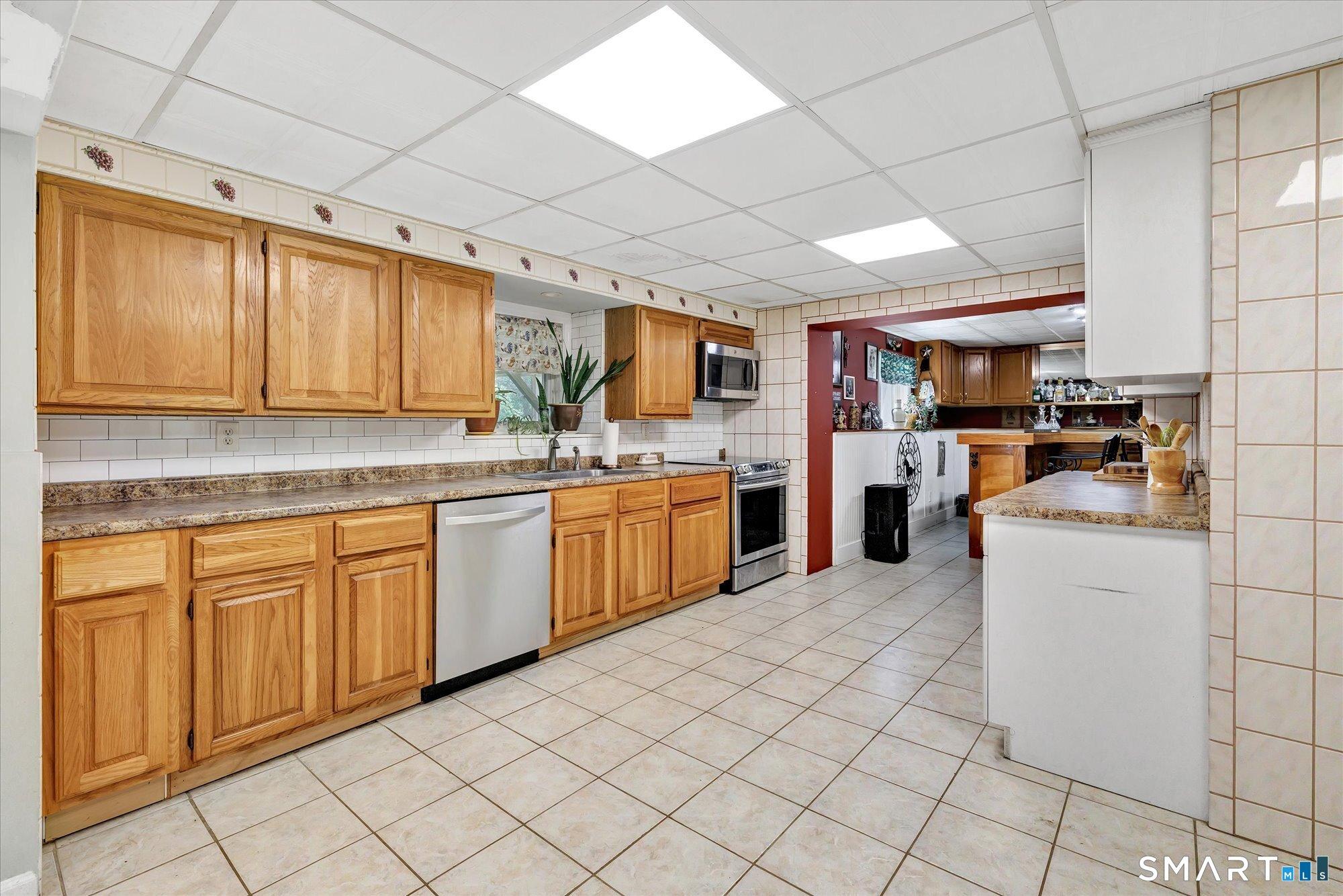 Shelton, Connecticut, 06484, United States, 4 Bedrooms Bedrooms, ,4 BathroomsBathrooms,Residential,For Sale,2049077