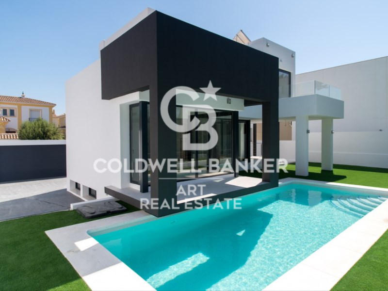 Estepona, Andalusia, ES, 3 Bedrooms Bedrooms, ,2 BathroomsBathrooms,Residential,For Sale,1960725