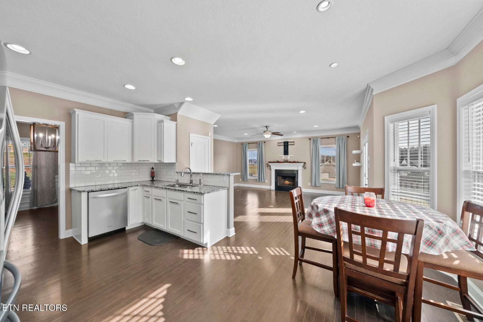 Oak Ridge, Tennessee, 37830, United States, 4 Bedrooms Bedrooms, ,3 BathroomsBathrooms,Residential,For Sale,2003025