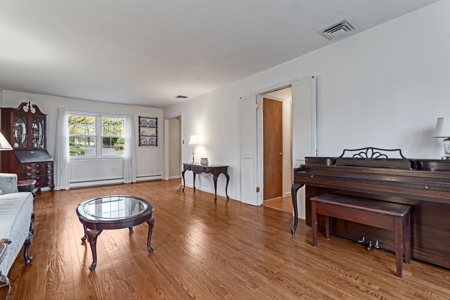  Traditional Center Hall Colonial Located on Lovely Cul-de-Sac - 物件實景