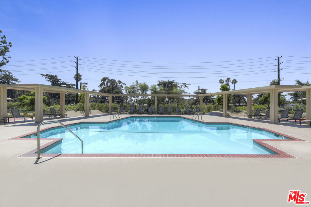 Los Angeles, California, 90027, United States, 1 Bedroom Bedrooms, ,1 BathroomBathrooms,Residential,For Sale,1913700