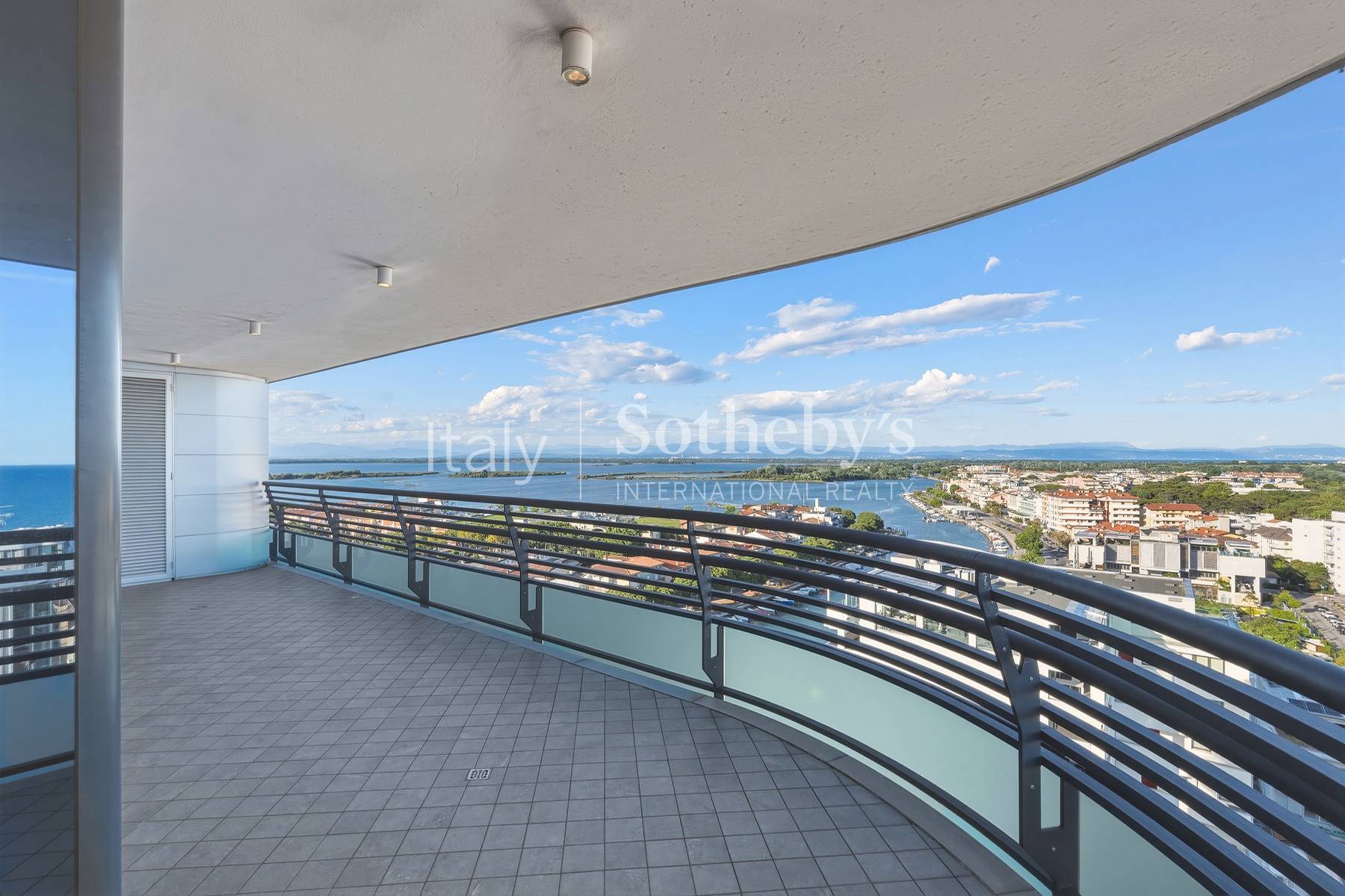  Modern penthouse with spectacular sea view in Grado - 物件實景