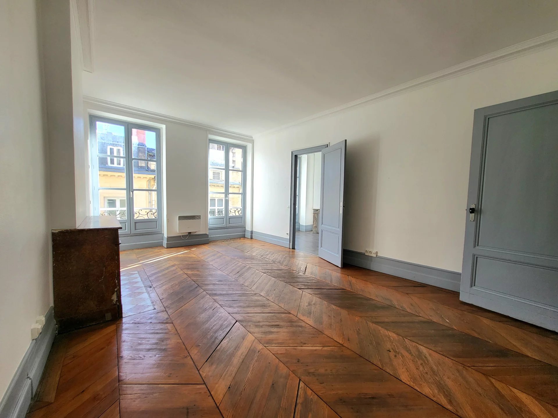 Bordeaux, New Aquitaine, 33000, FR, 3 Bedrooms Bedrooms, ,1 BathroomBathrooms,Residential,For Sale,1785697