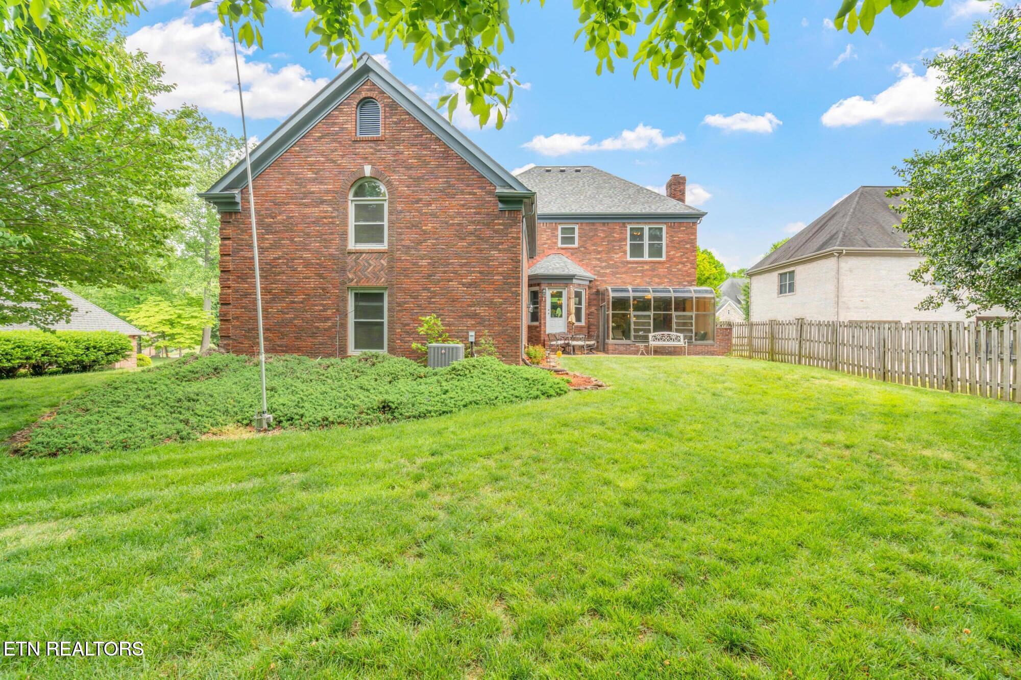 Kingston, Tennessee, 37763, United States, 3 Bedrooms Bedrooms, ,3 BathroomsBathrooms,Residential,For Sale,1897842