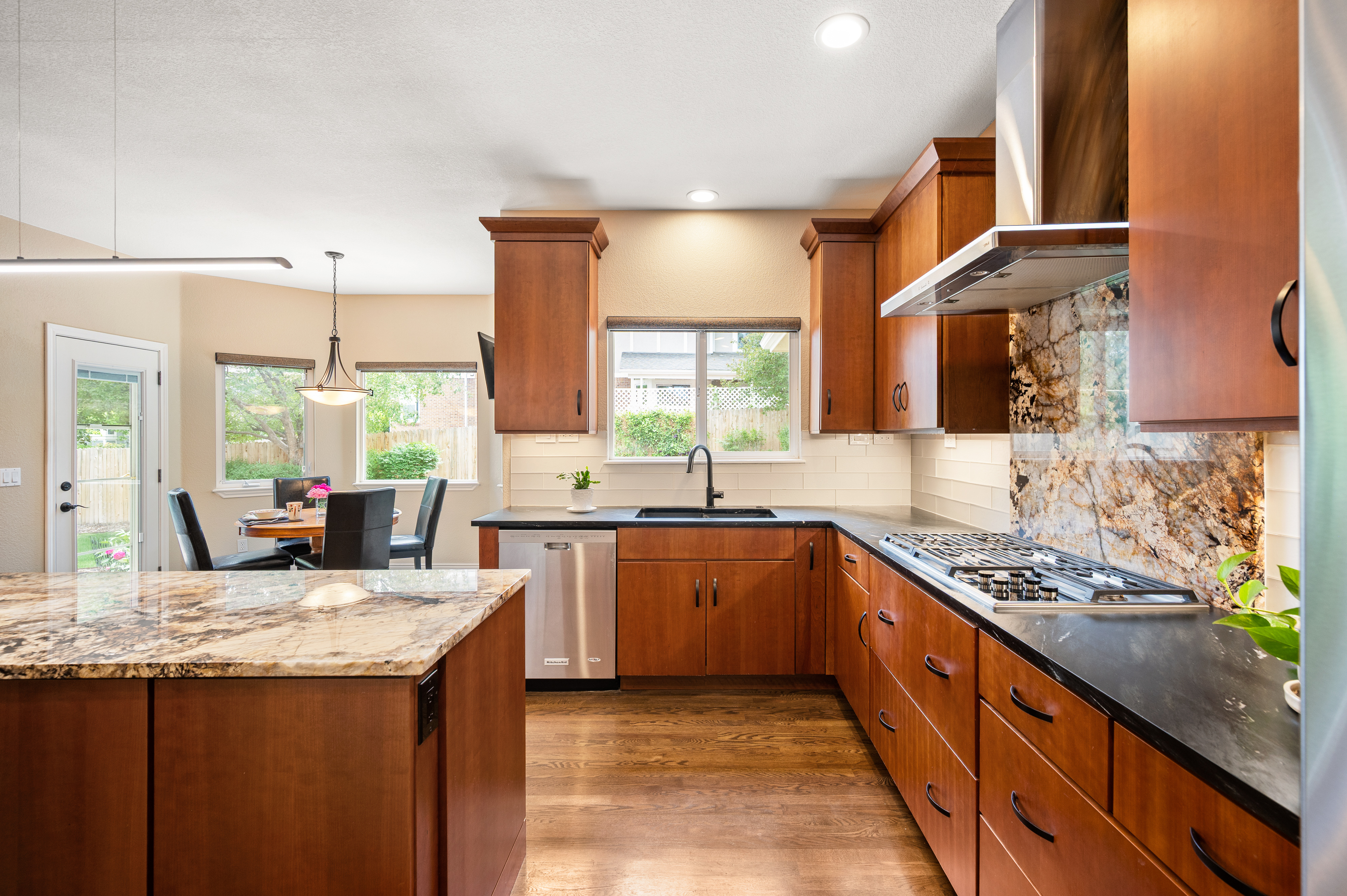  Rare Les Maisonettes Ranch: 2 Main-Floor Primary Suites Near Downtown Littleton - 物件實景