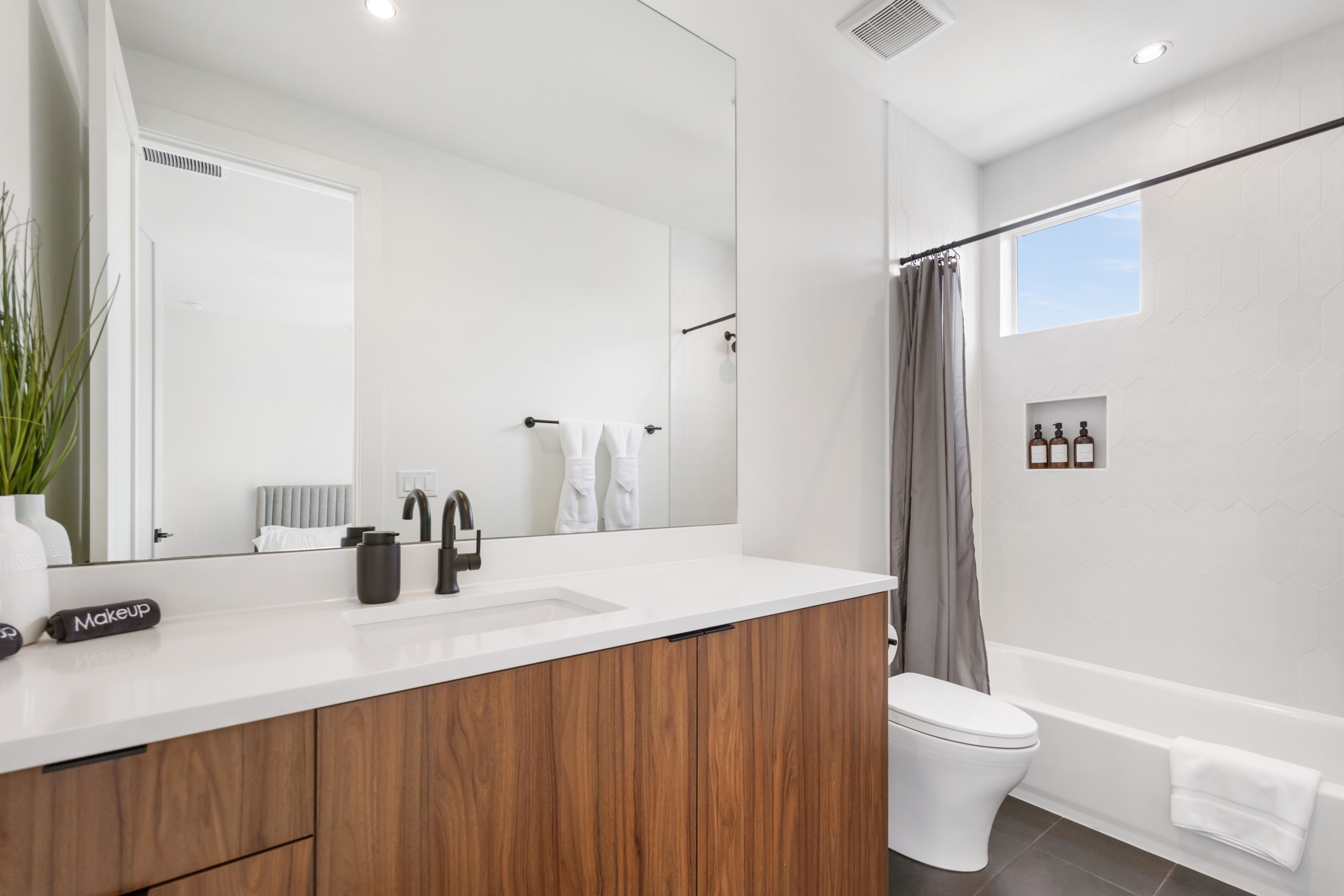  Striking Cobalt Design Home - 物件實景