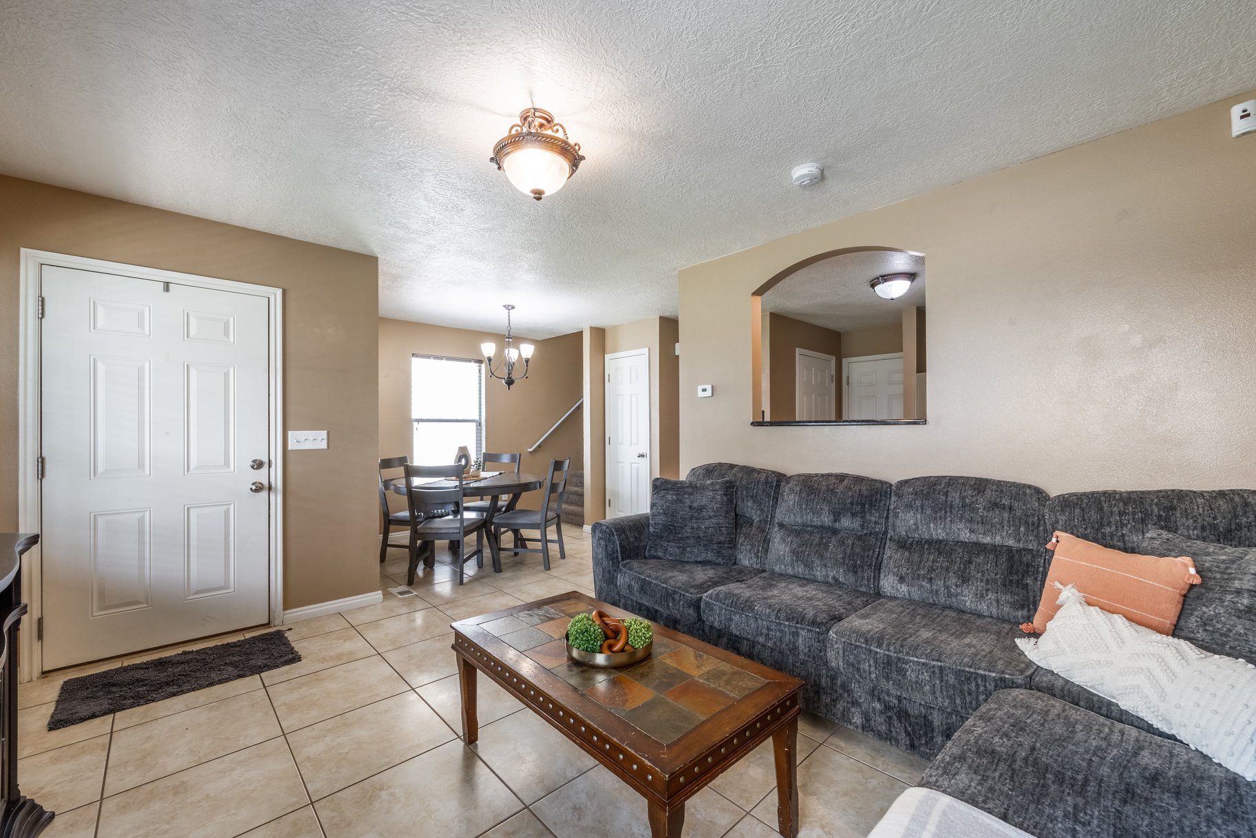  The Perfect Place to Call Home – Updated, Spacious & Move-In Ready - 物件實景