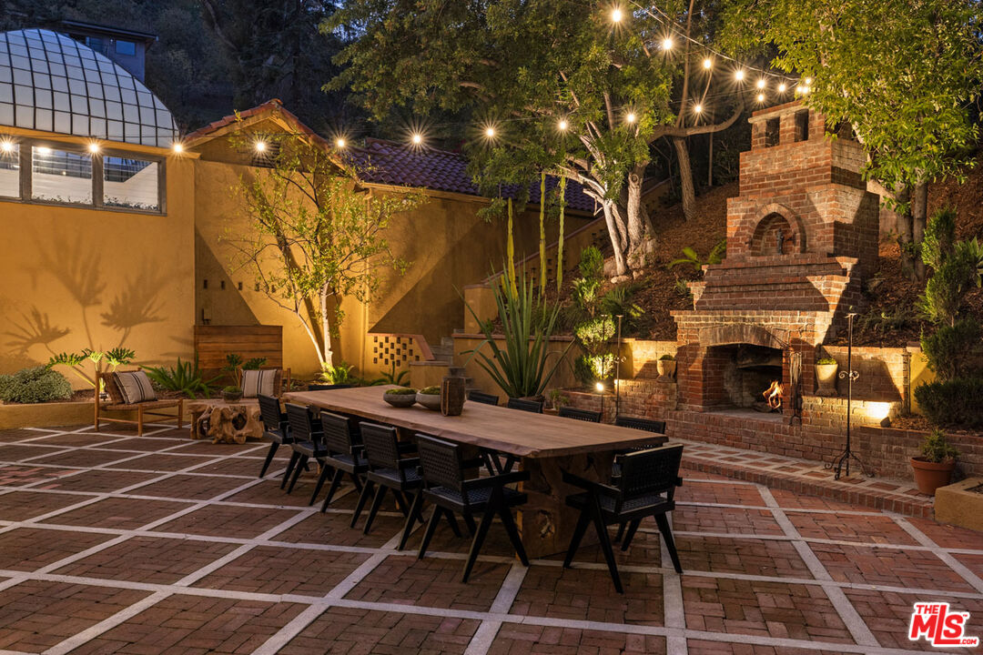 Los Angeles, California, 90065, United States, 5 Bedrooms Bedrooms, ,5 BathroomsBathrooms,Residential,For Sale,1987720