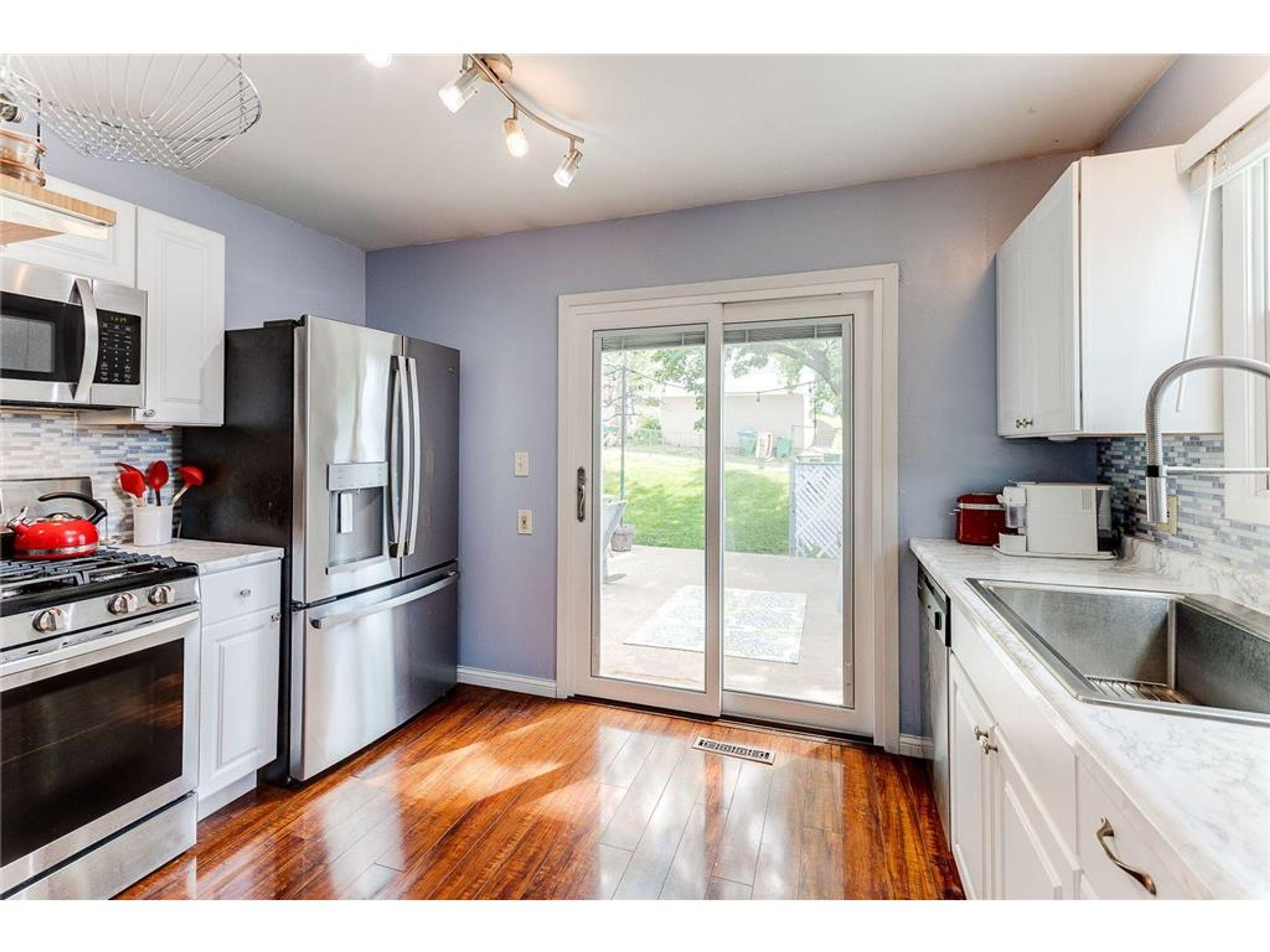  Bright St. Louis Park Home Near West End - 物件實景
