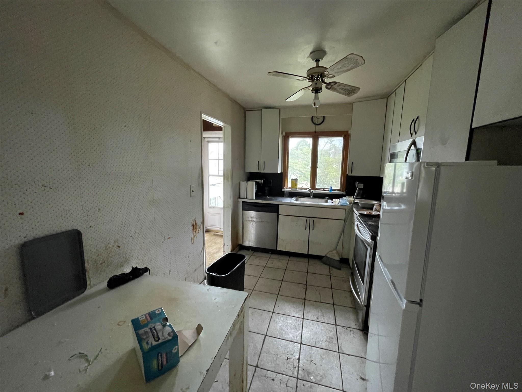 Seaford, New York, 11783, United States, 4 Bedrooms Bedrooms, ,2 BathroomsBathrooms,Residential,For Sale,2048192