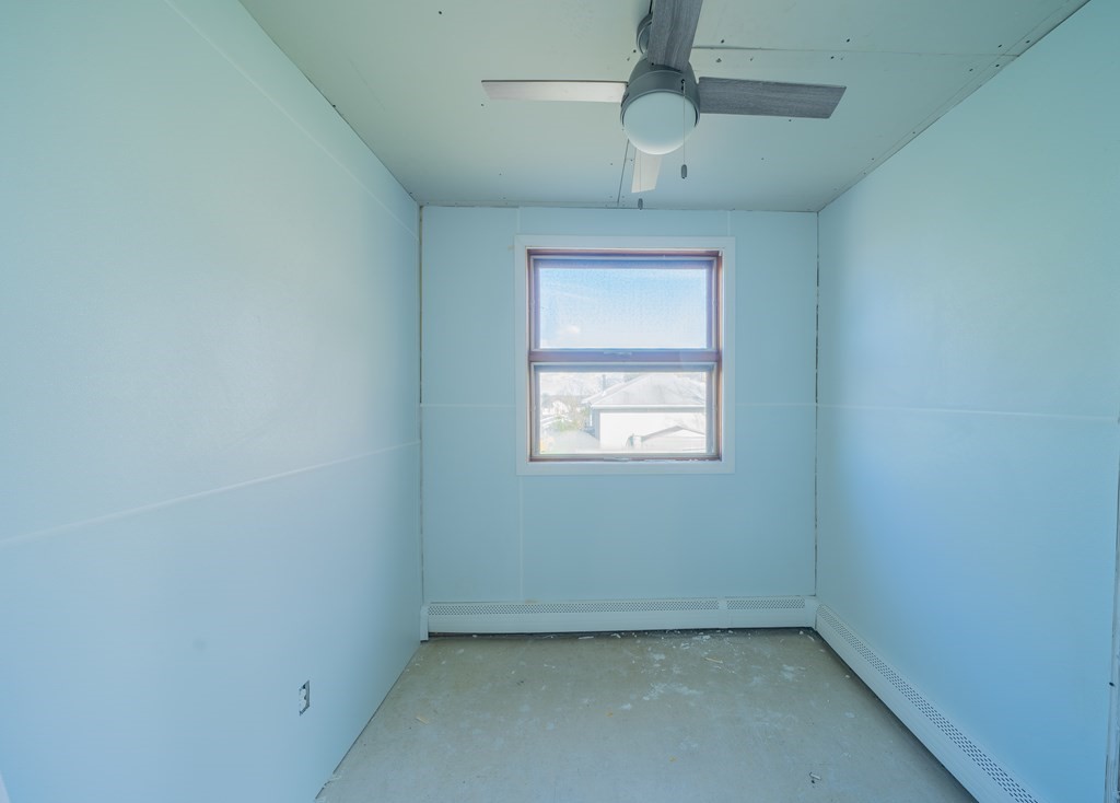 Fall River, Massachusetts, 02723, United States, 10 Bedrooms Bedrooms, ,3 BathroomsBathrooms,Residential,For Sale,1923433