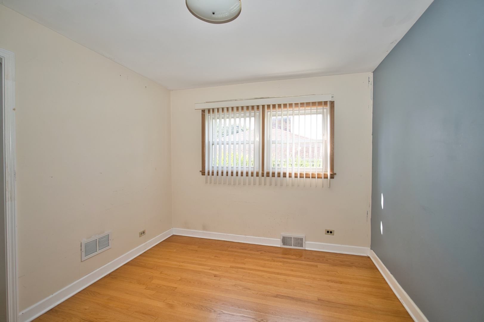 Lincolnwood, Illinois, 60712, United States, 8 Bedrooms Bedrooms, ,Residential,For Sale,1984264