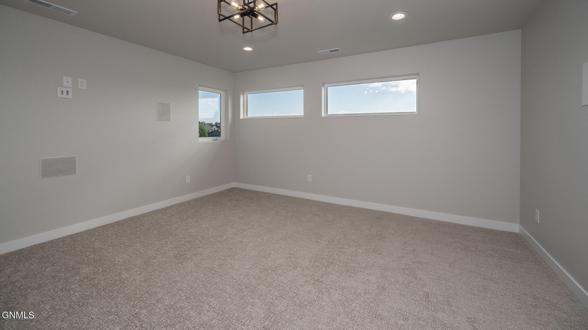 Bismarck, North Dakota, 58503, United States, 5 Bedrooms Bedrooms, ,3 BathroomsBathrooms,Residential,For Sale,1976834