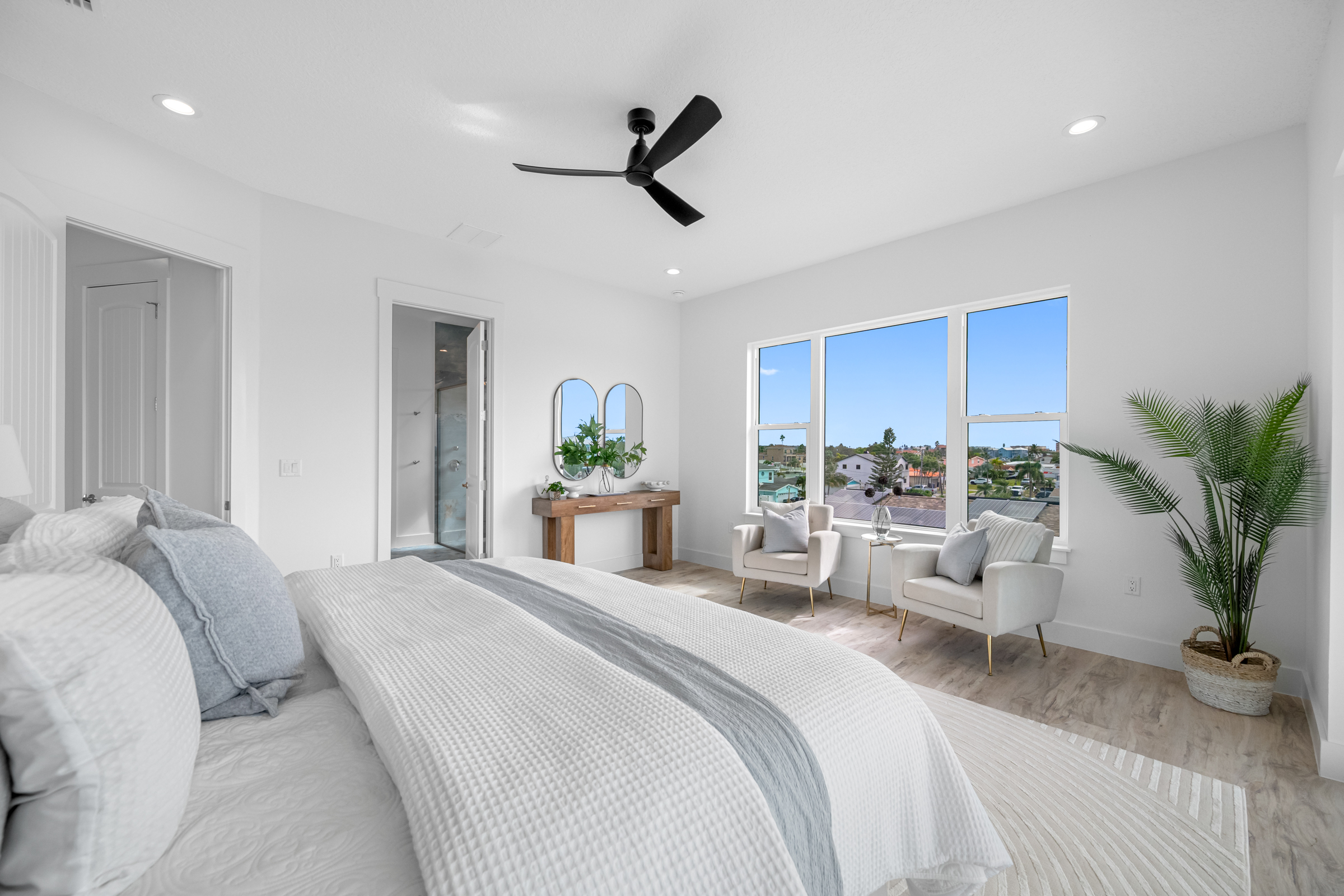 Madeira Beach, Florida, 33708, United States, 6 Bedrooms Bedrooms, ,6 BathroomsBathrooms,Residential,For Sale,1988521