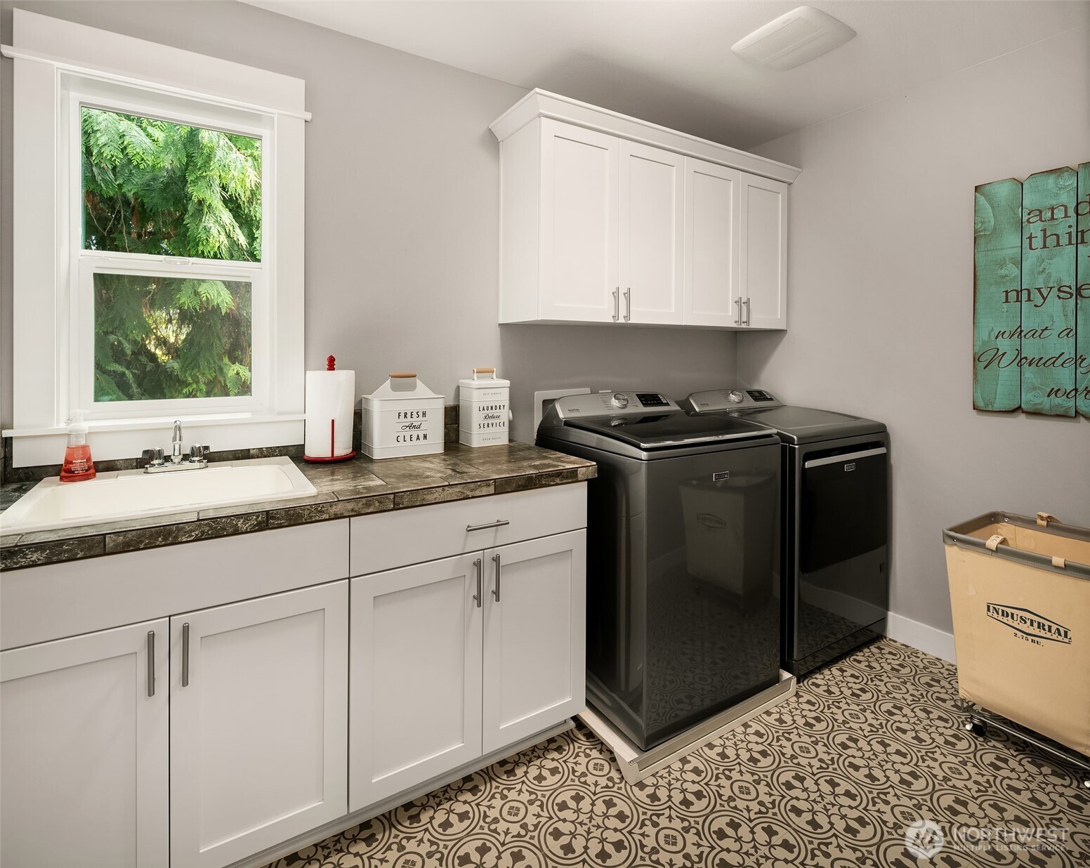 Seattle, Washington, 98178, United States, 4 Bedrooms Bedrooms, ,3 BathroomsBathrooms,Residential,For Sale,1793802