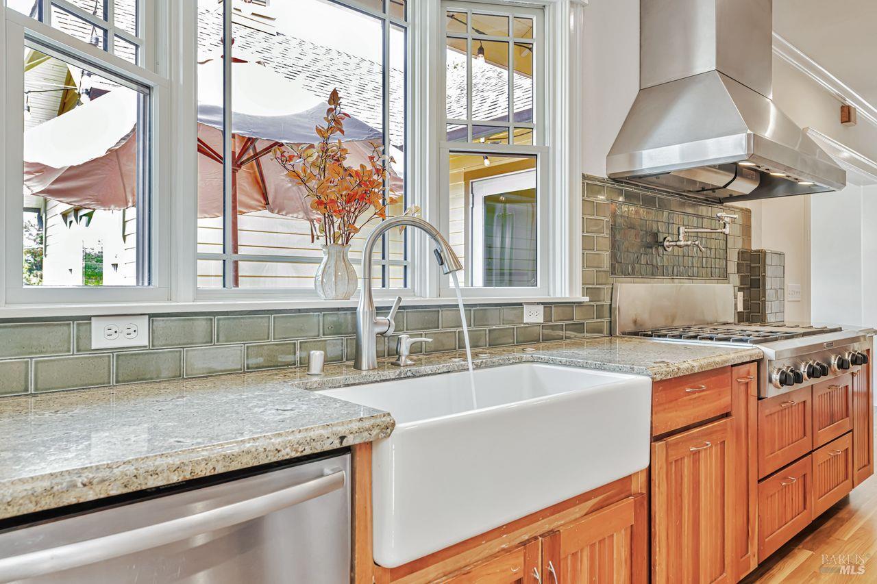 Corte Madera, California, 94925, United States, 4 Bedrooms Bedrooms, ,5 BathroomsBathrooms,Residential,For Sale,1917225