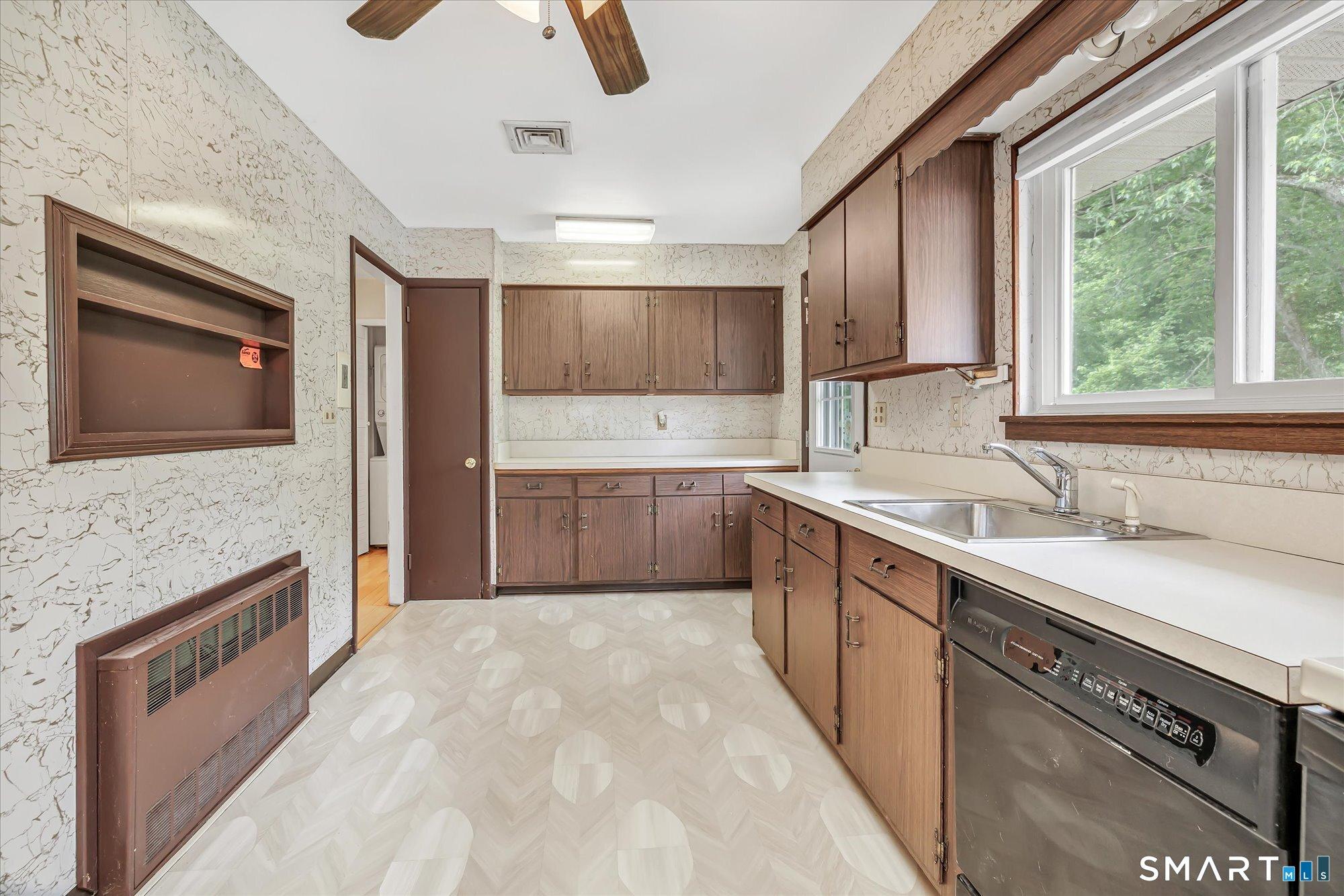 Trumbull, Connecticut, 06611, United States, 3 Bedrooms Bedrooms, ,2 BathroomsBathrooms,Residential,For Sale,2048685