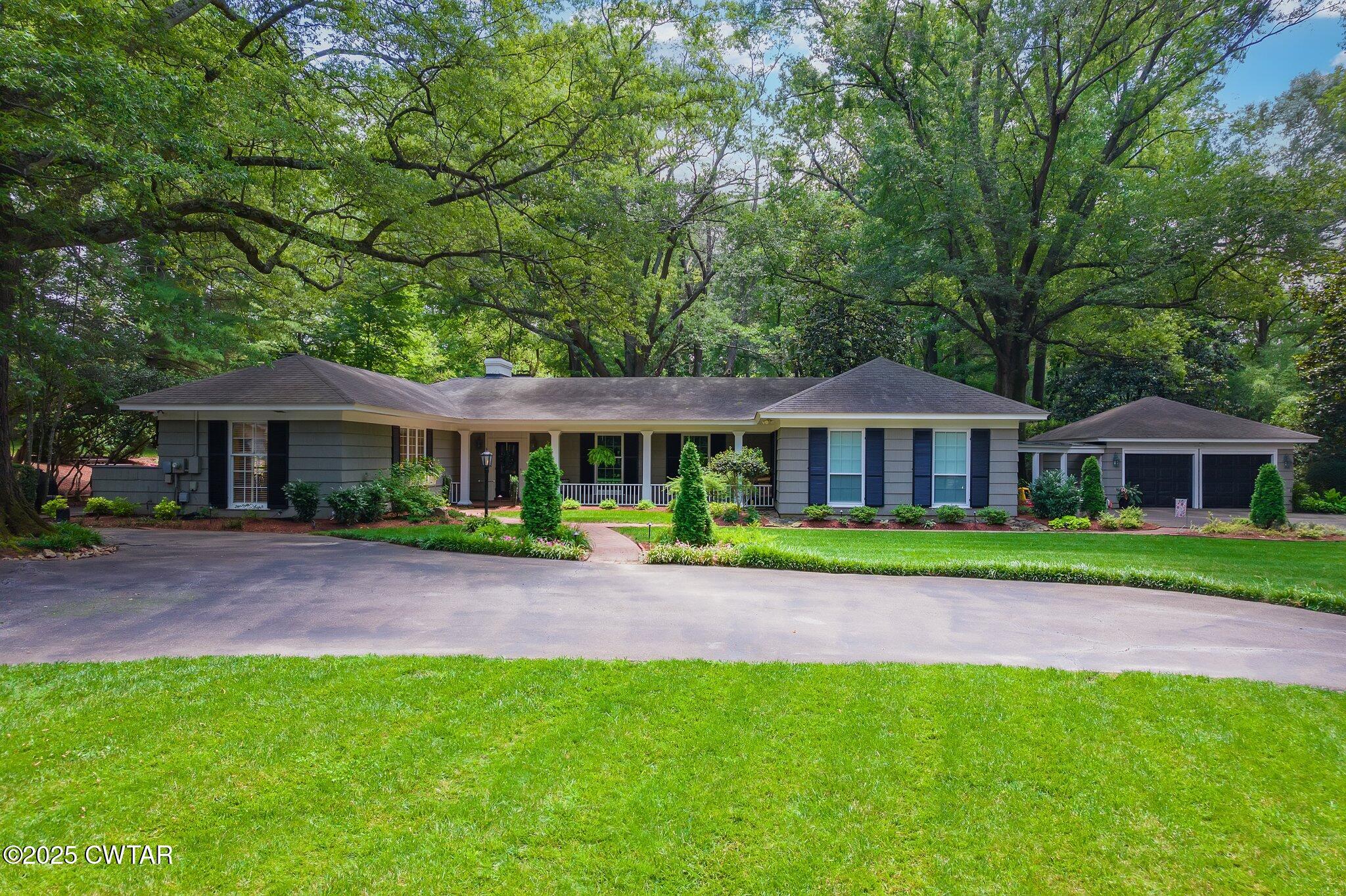Jackson, Tennessee, 38301, United States, 3 Bedrooms Bedrooms, ,4 BathroomsBathrooms,Residential,For Sale,1859511