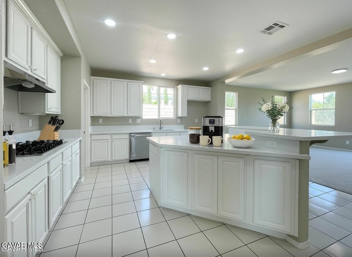 Palmdale, California, 93551, United States, 5 Bedrooms Bedrooms, ,3 BathroomsBathrooms,Residential,For Sale,2049343