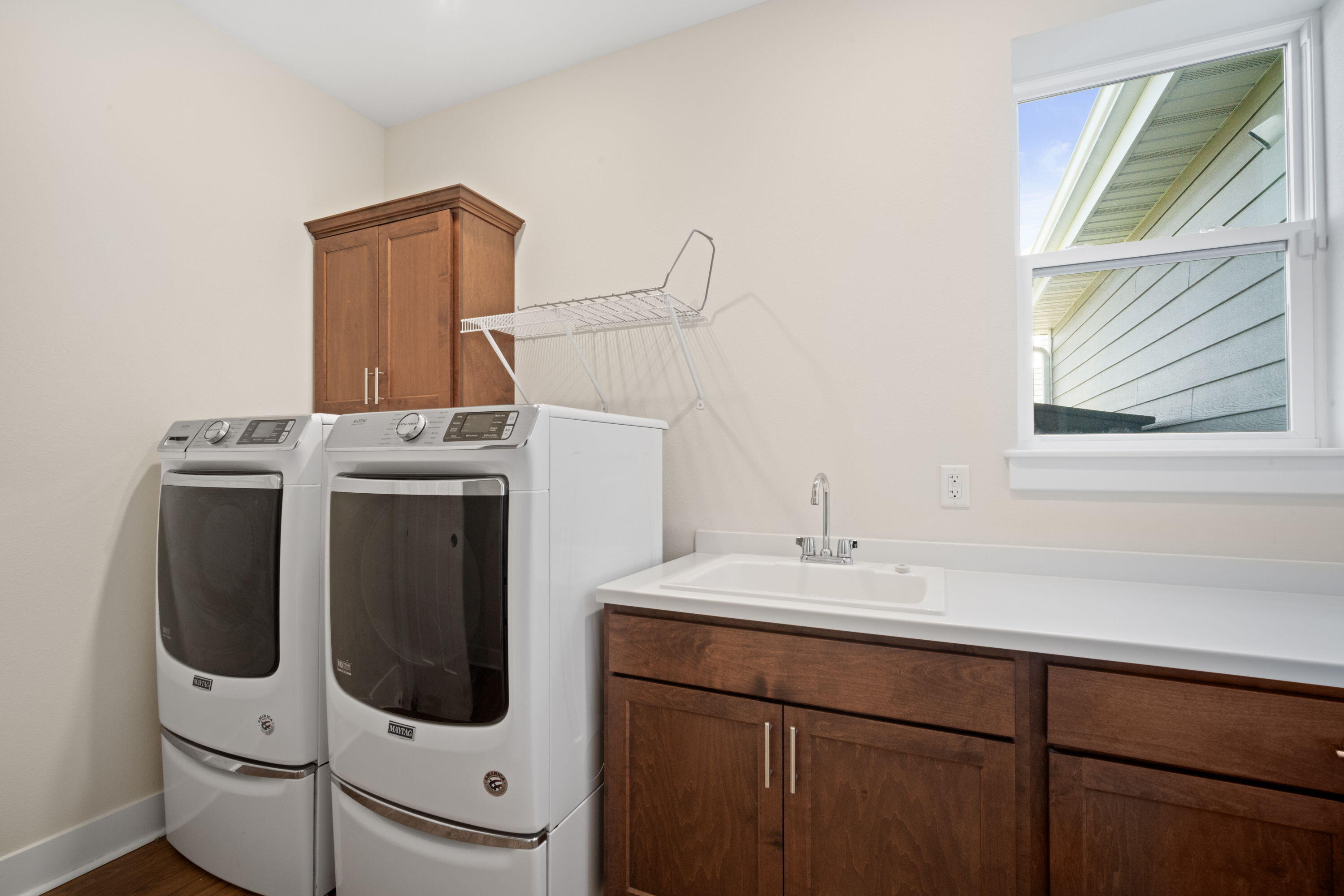 Grafton, Wisconsin, 53024, United States, 4 Bedrooms Bedrooms, ,4 BathroomsBathrooms,Residential,For Sale,1989269